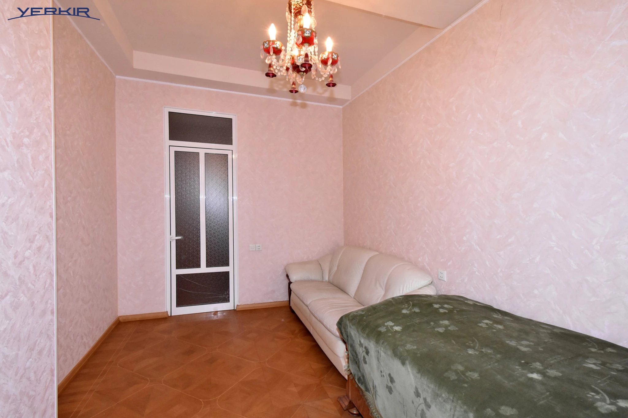 Բնակարաններ Կոդ` 5+821260