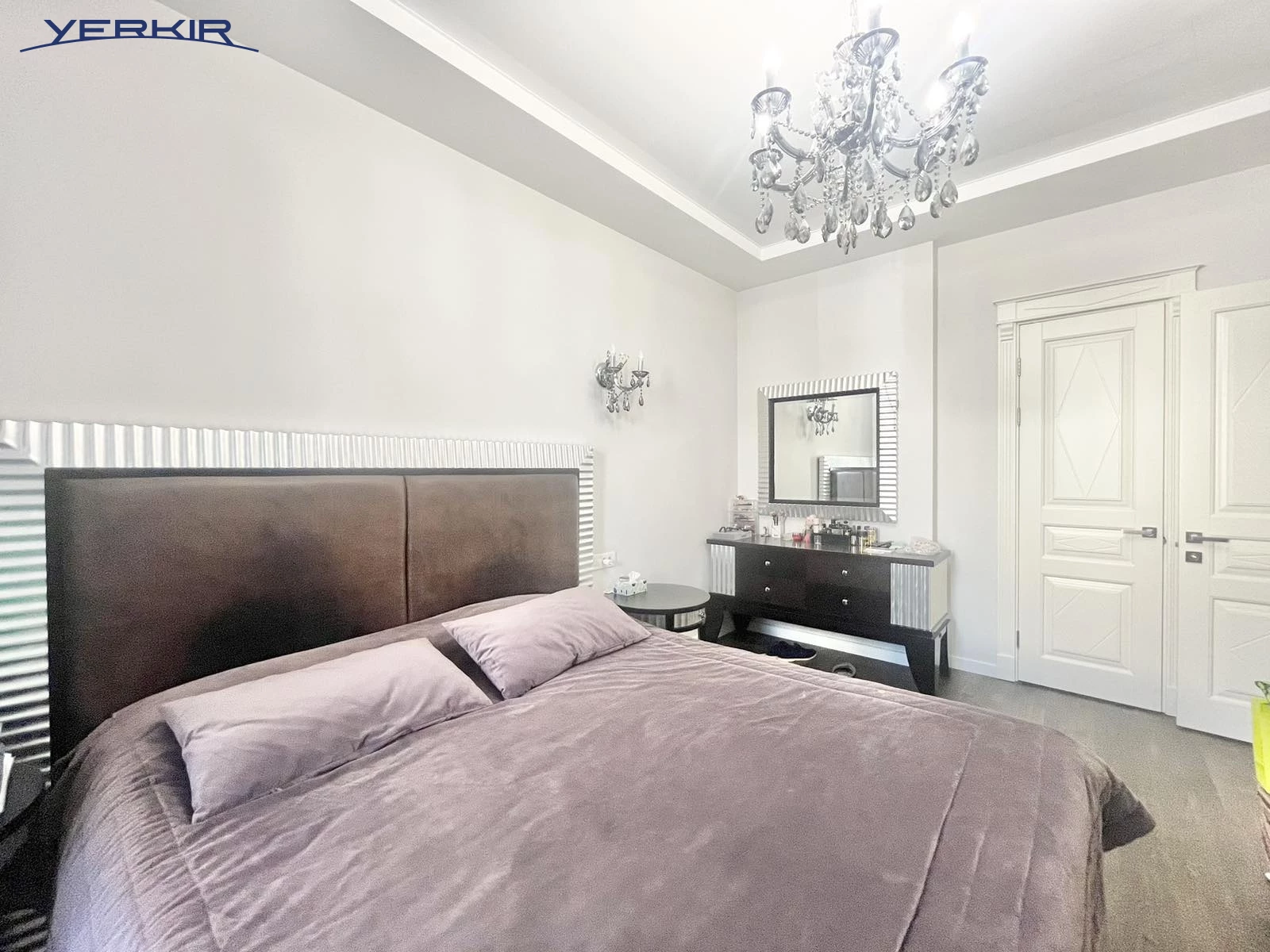 Apartments Code: 9+4260538