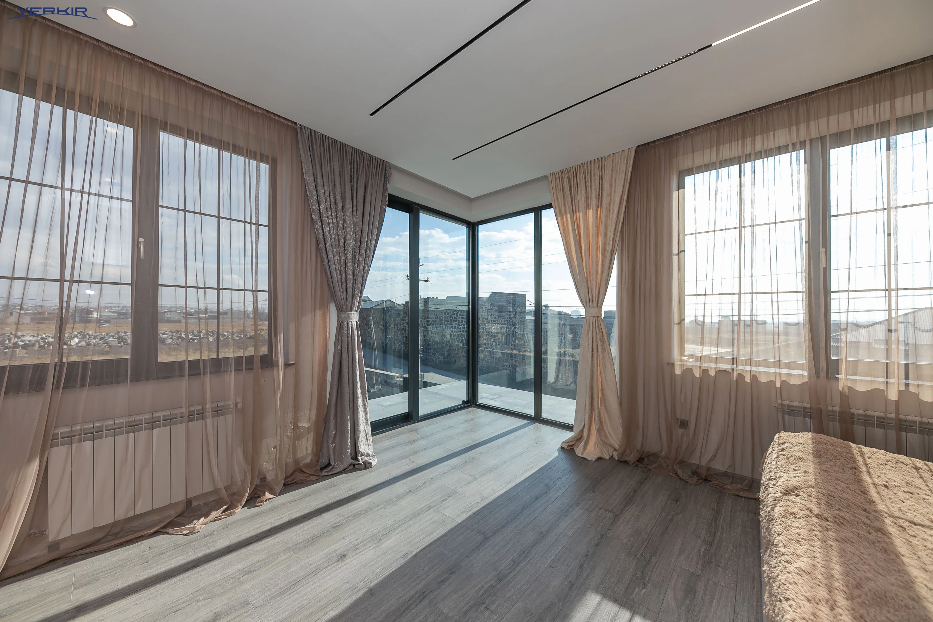 Առանձնատներ Կոդ` 10+521157