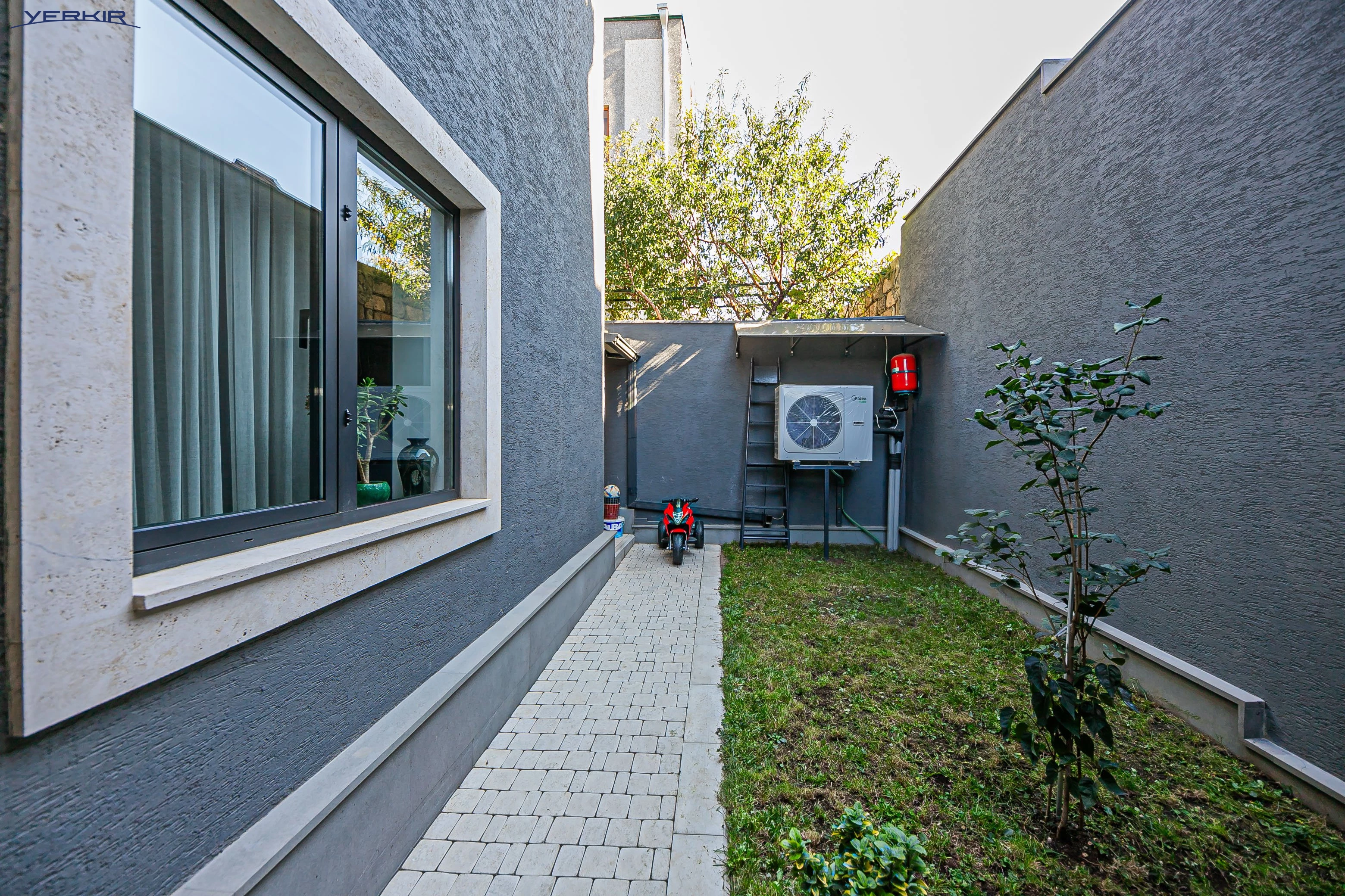 Houses Code: 9+520668