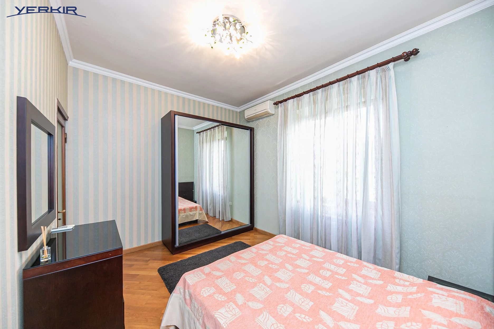 Բնակարաններ Կոդ` 9+217995