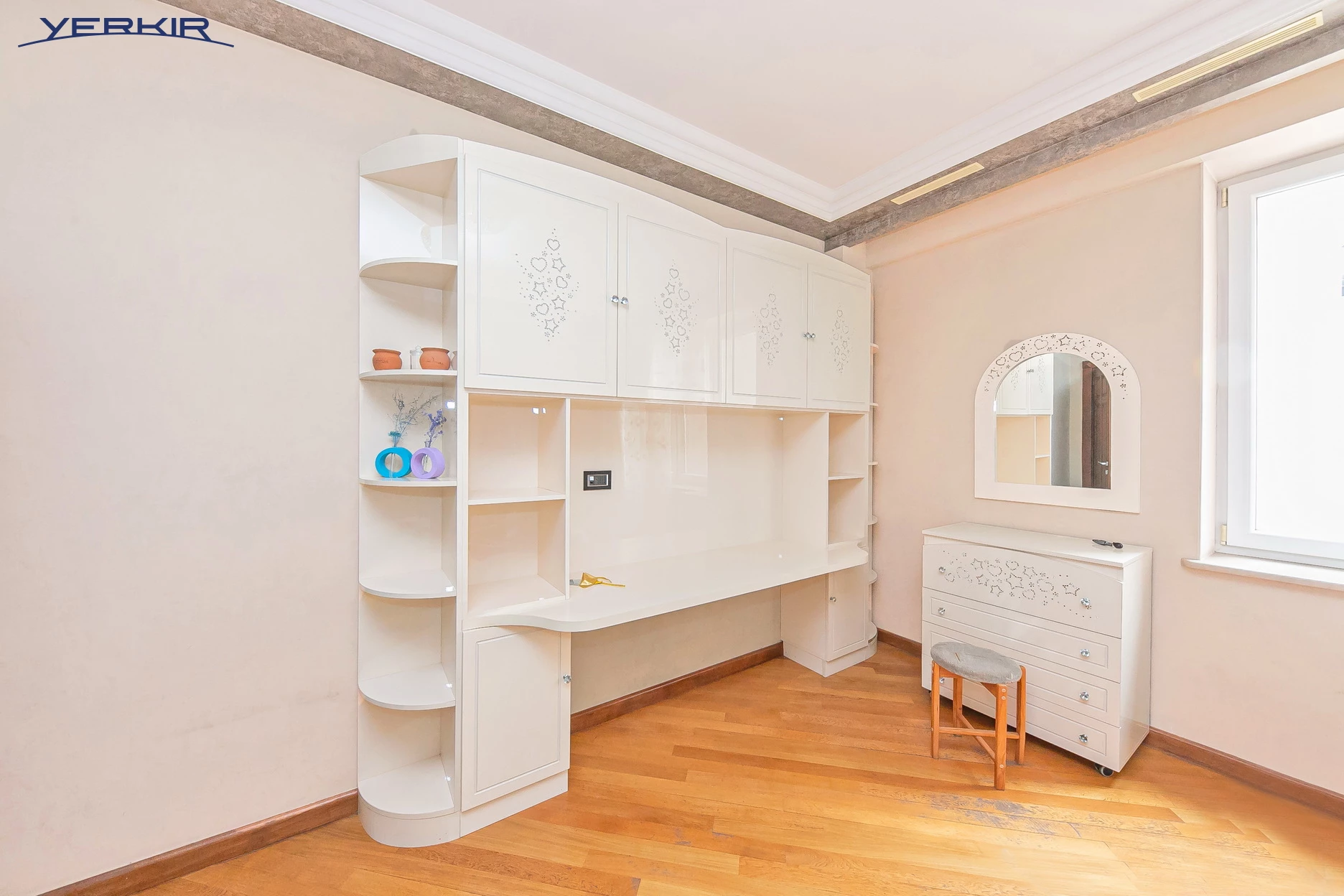 Apartments Code: 5+317840