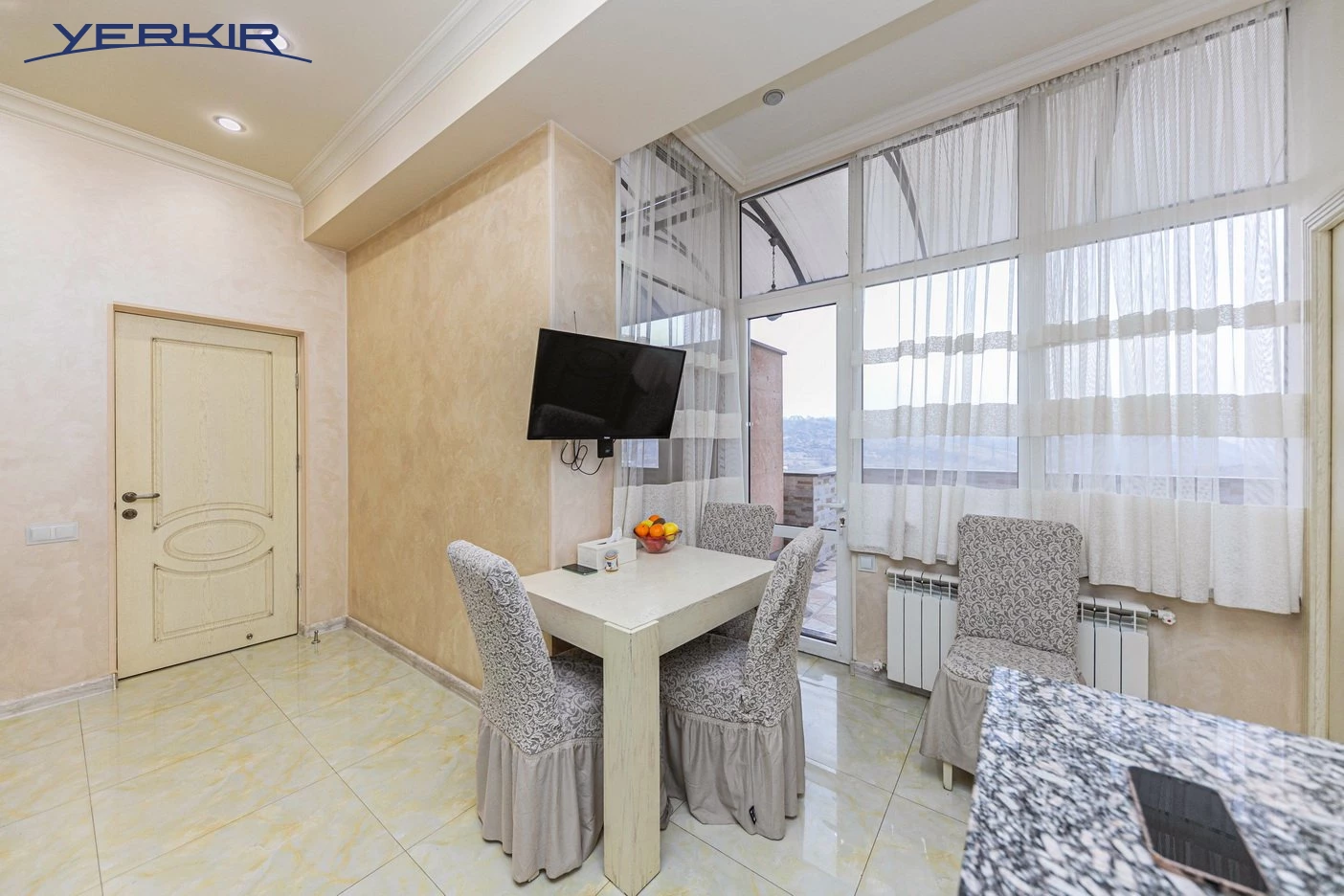 Apartments Code: 9+3558715