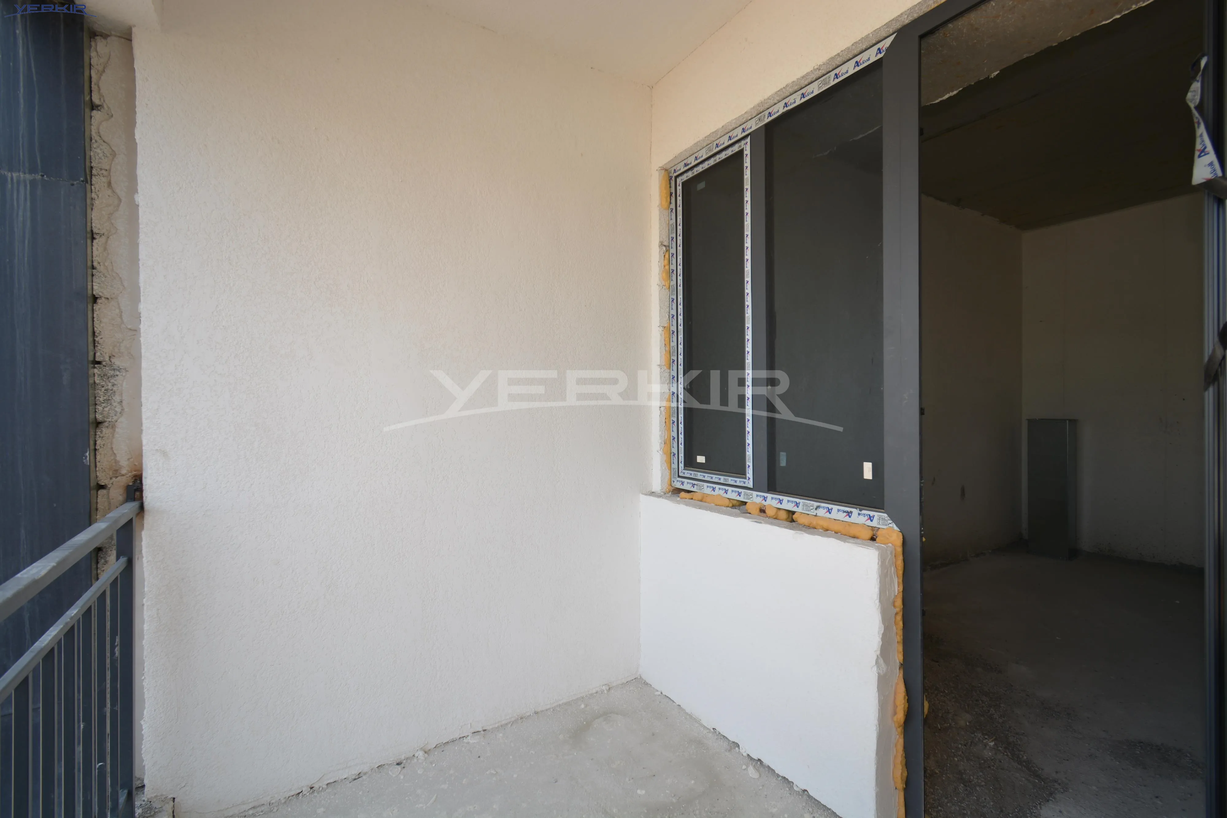 Apartments Code: 9+3341311