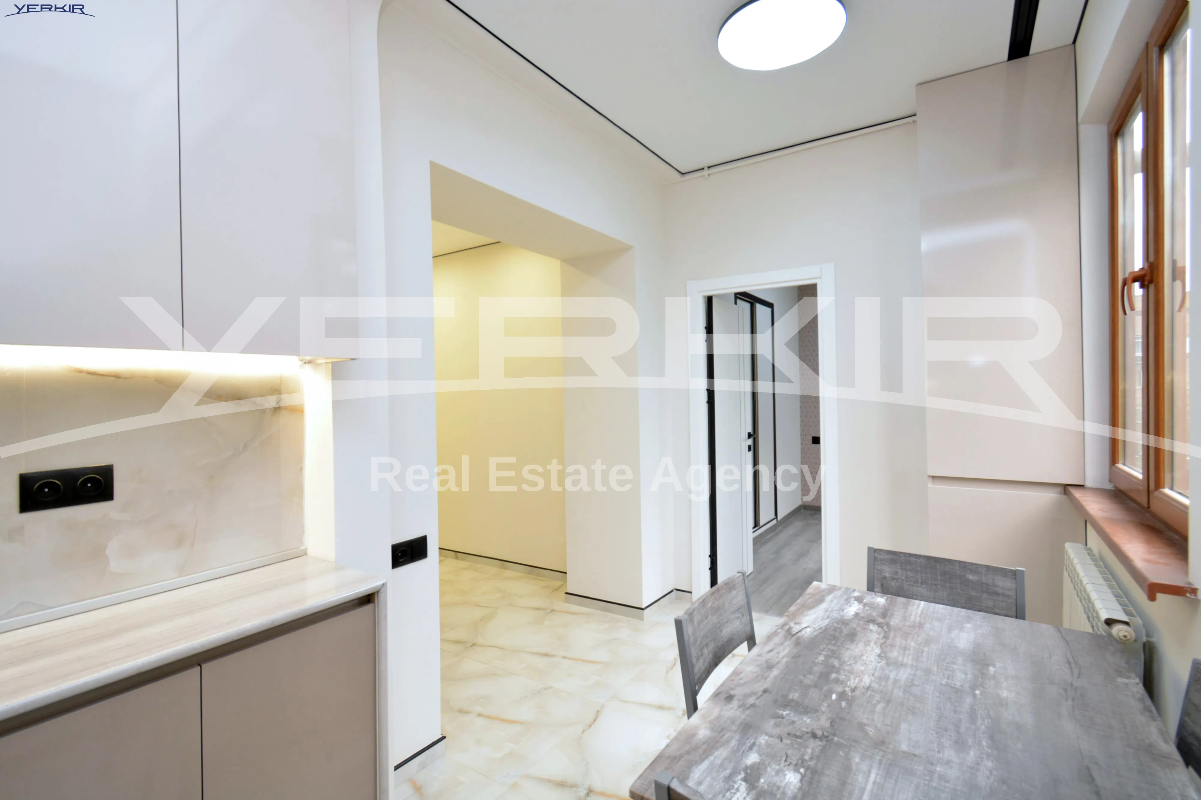 Apartments Code: 3+4294219