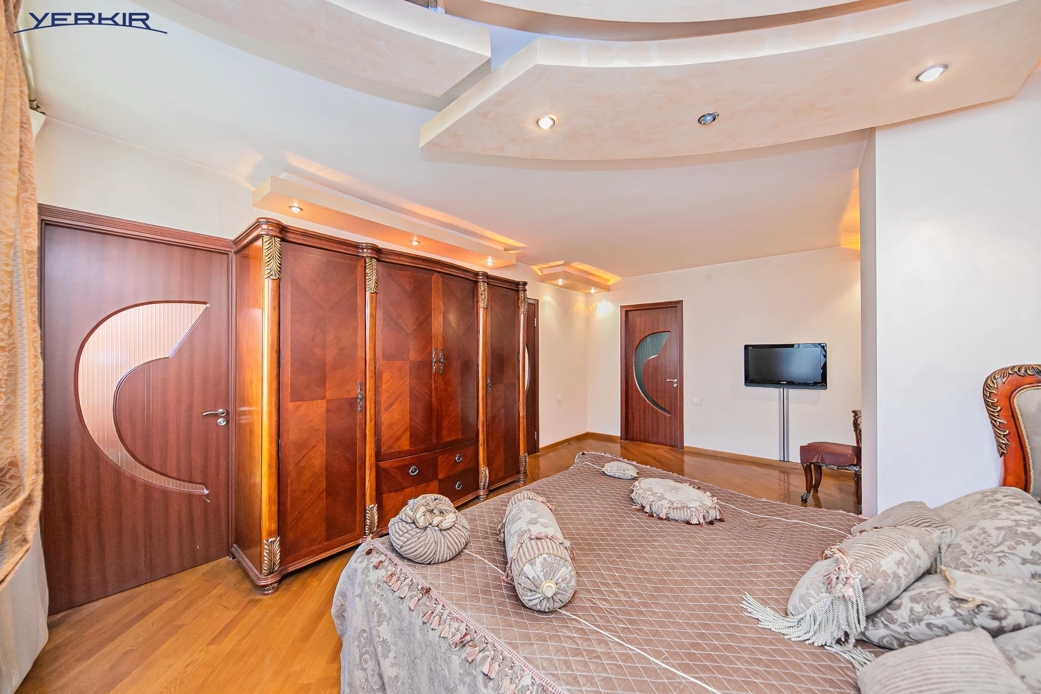 Apartments Code: 10+418505