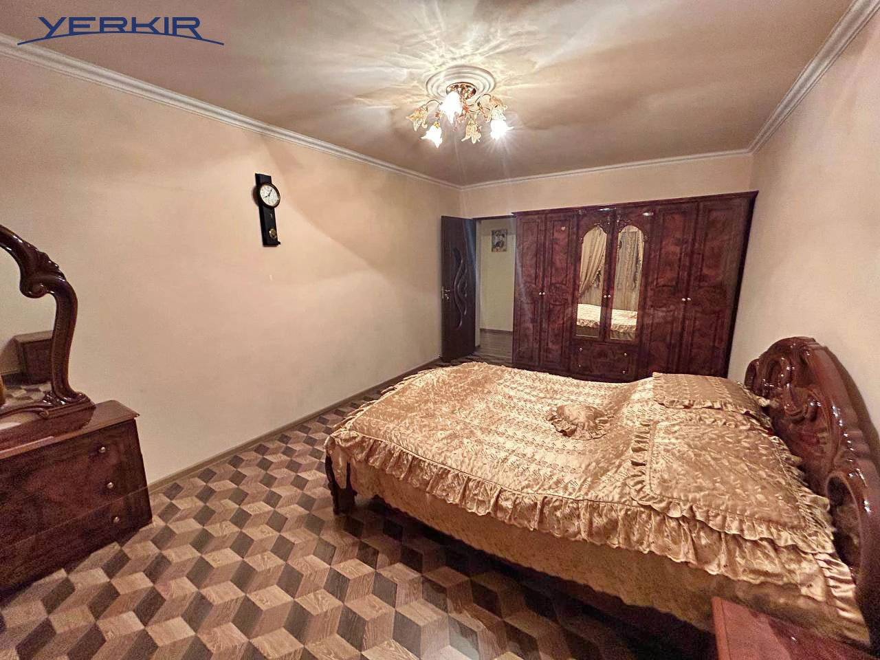 Բնակարաններ Կոդ` 4+213683