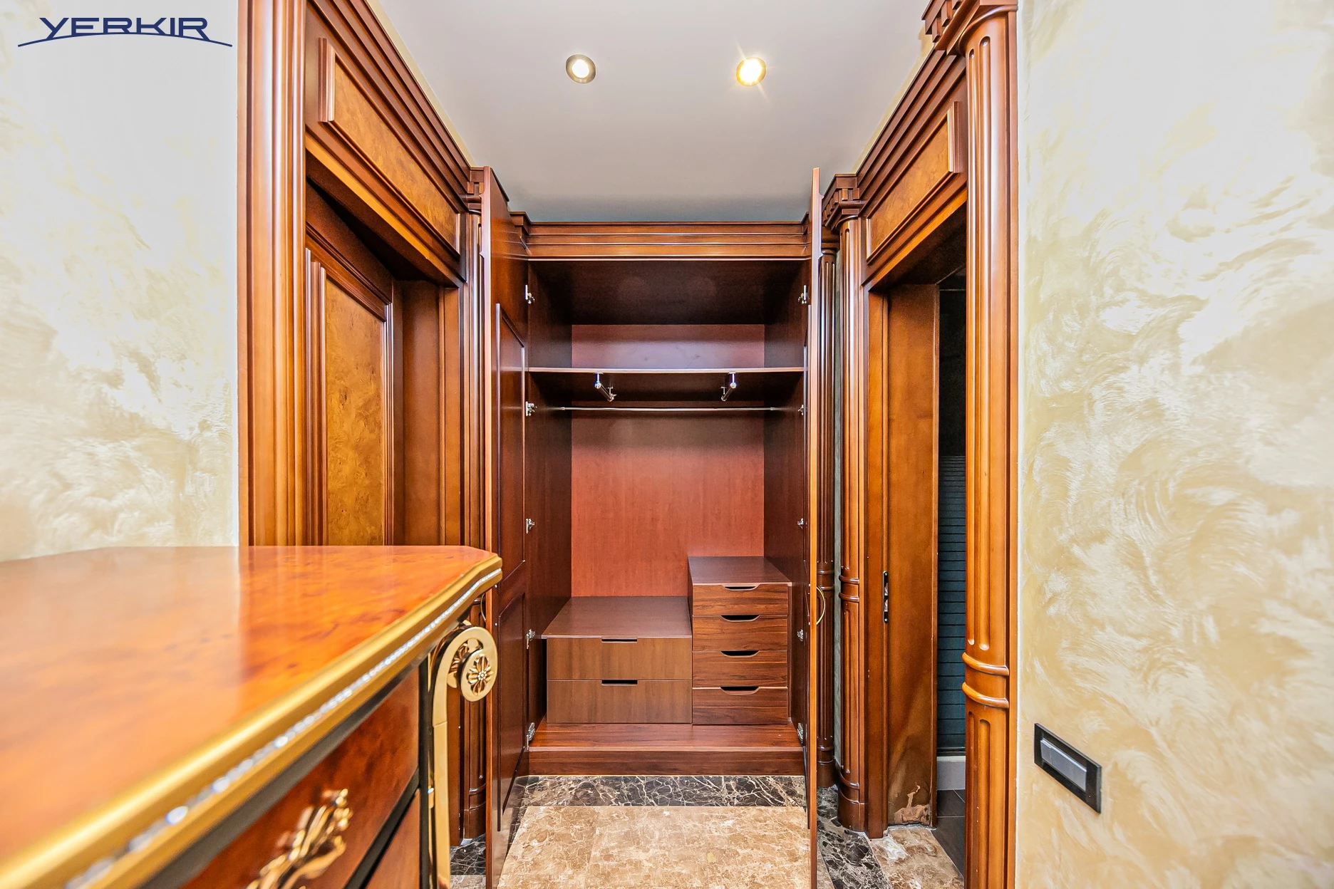 Apartments Code: 5+418185