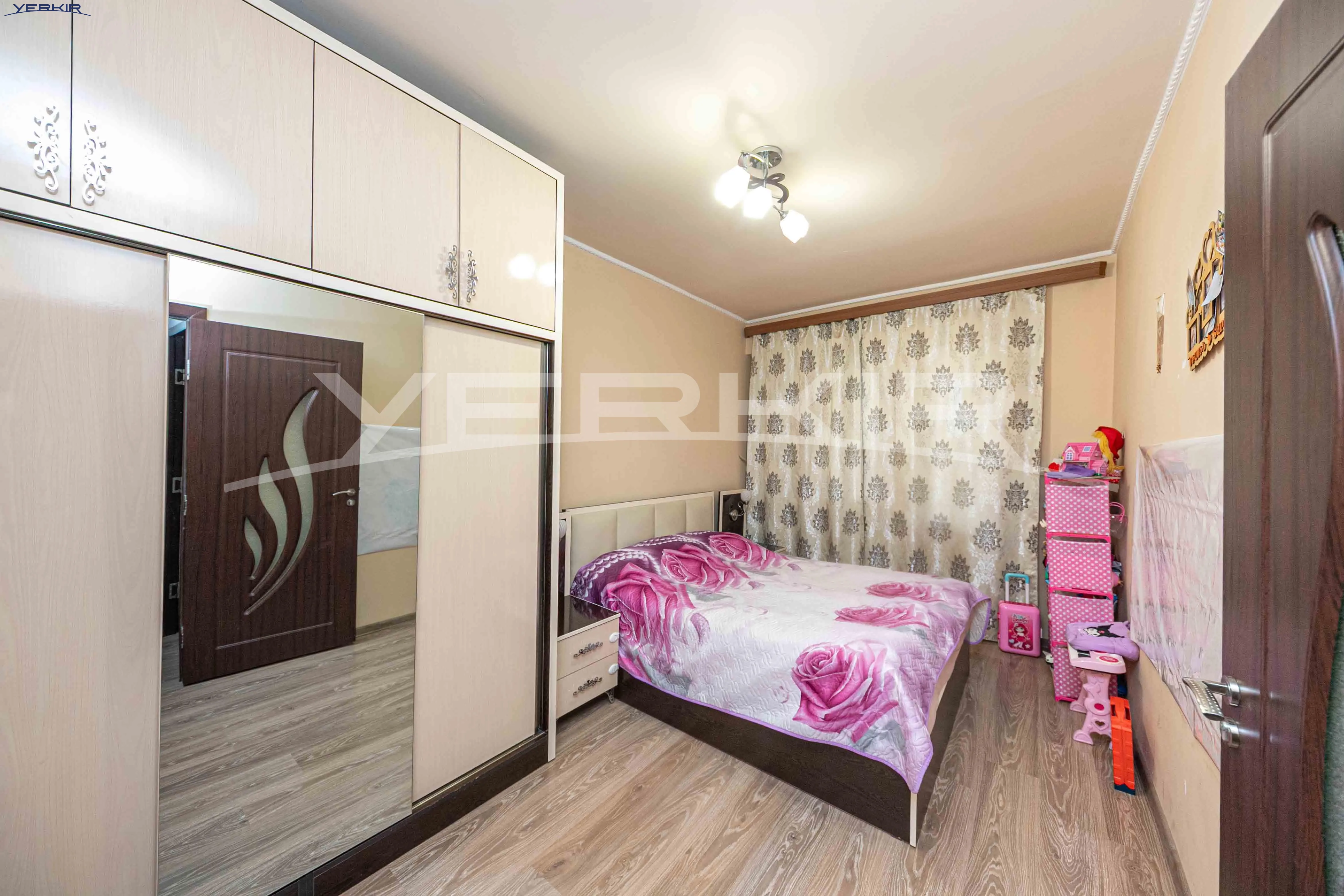 Apartments Code: 10+3292944