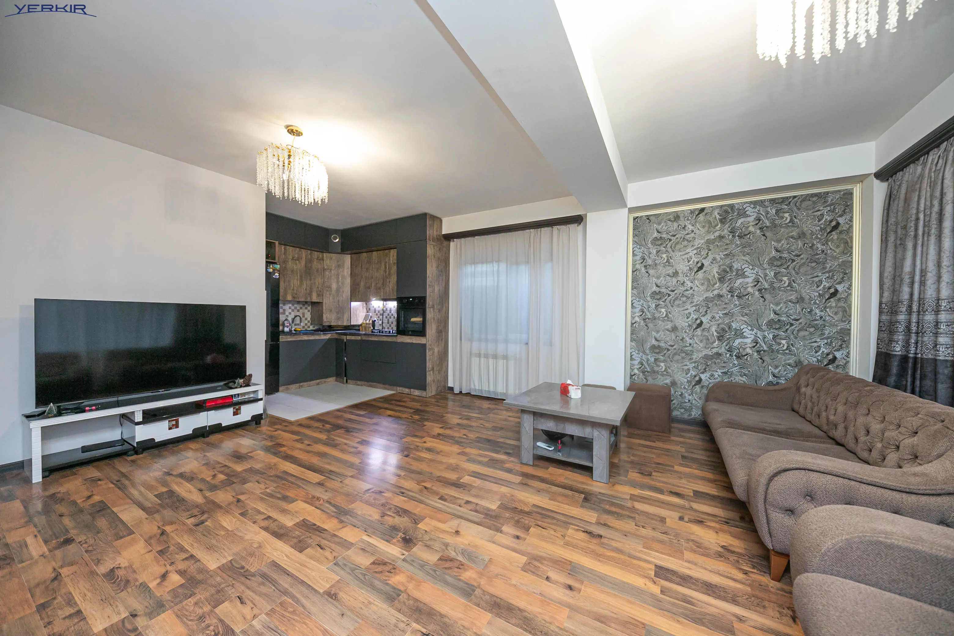 Apartments Code: 9+2383079