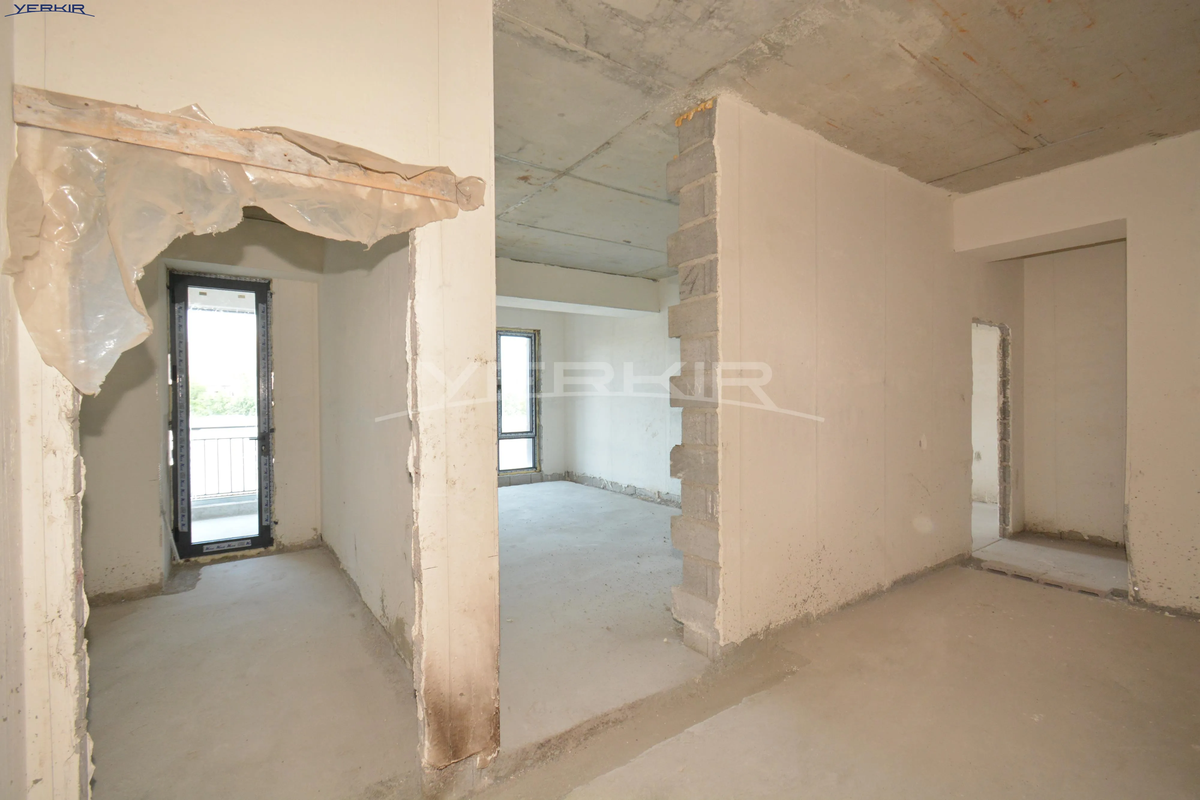 Apartments Code: 9+3341311