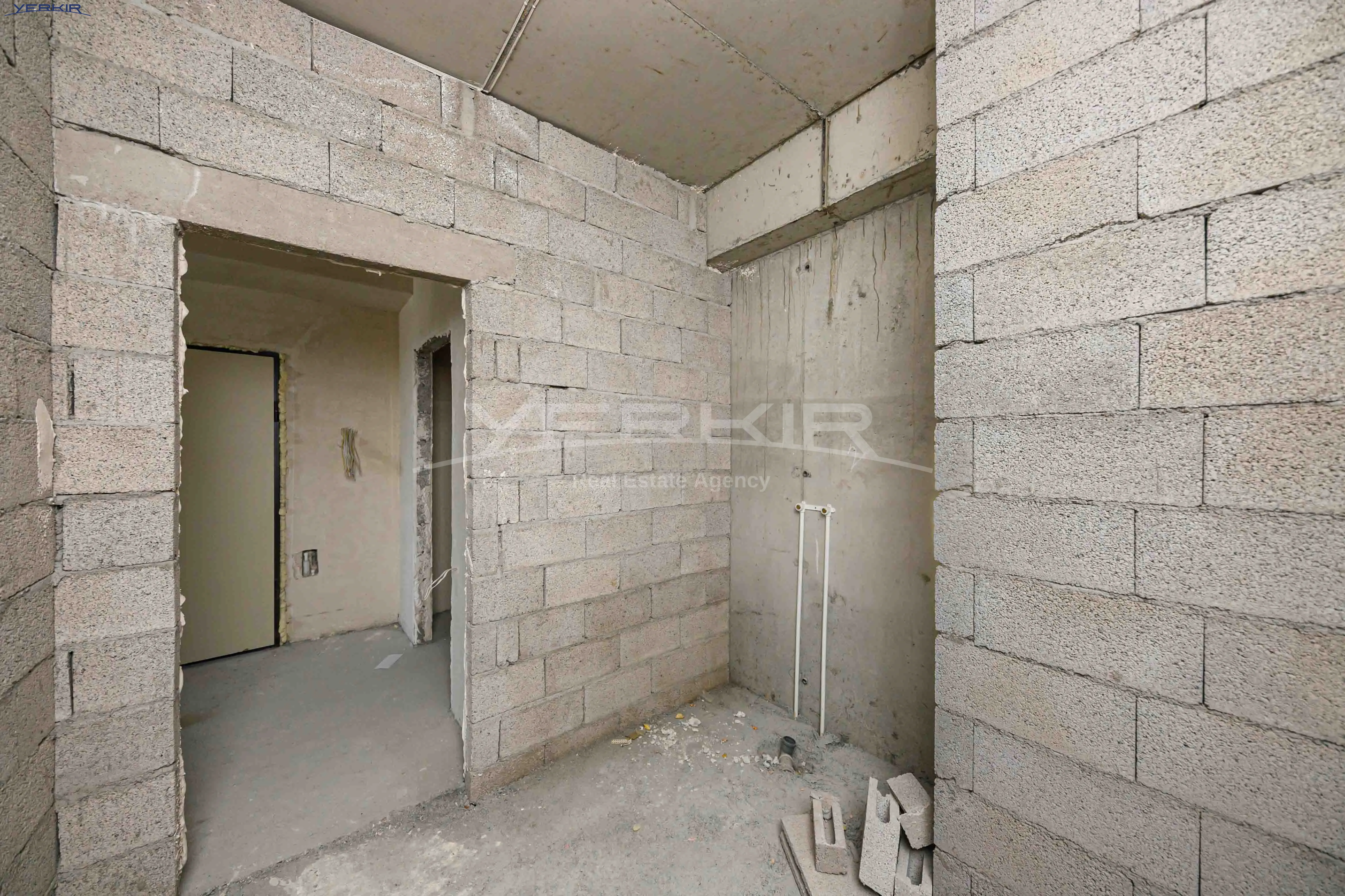 Apartments Code: 7+3818371