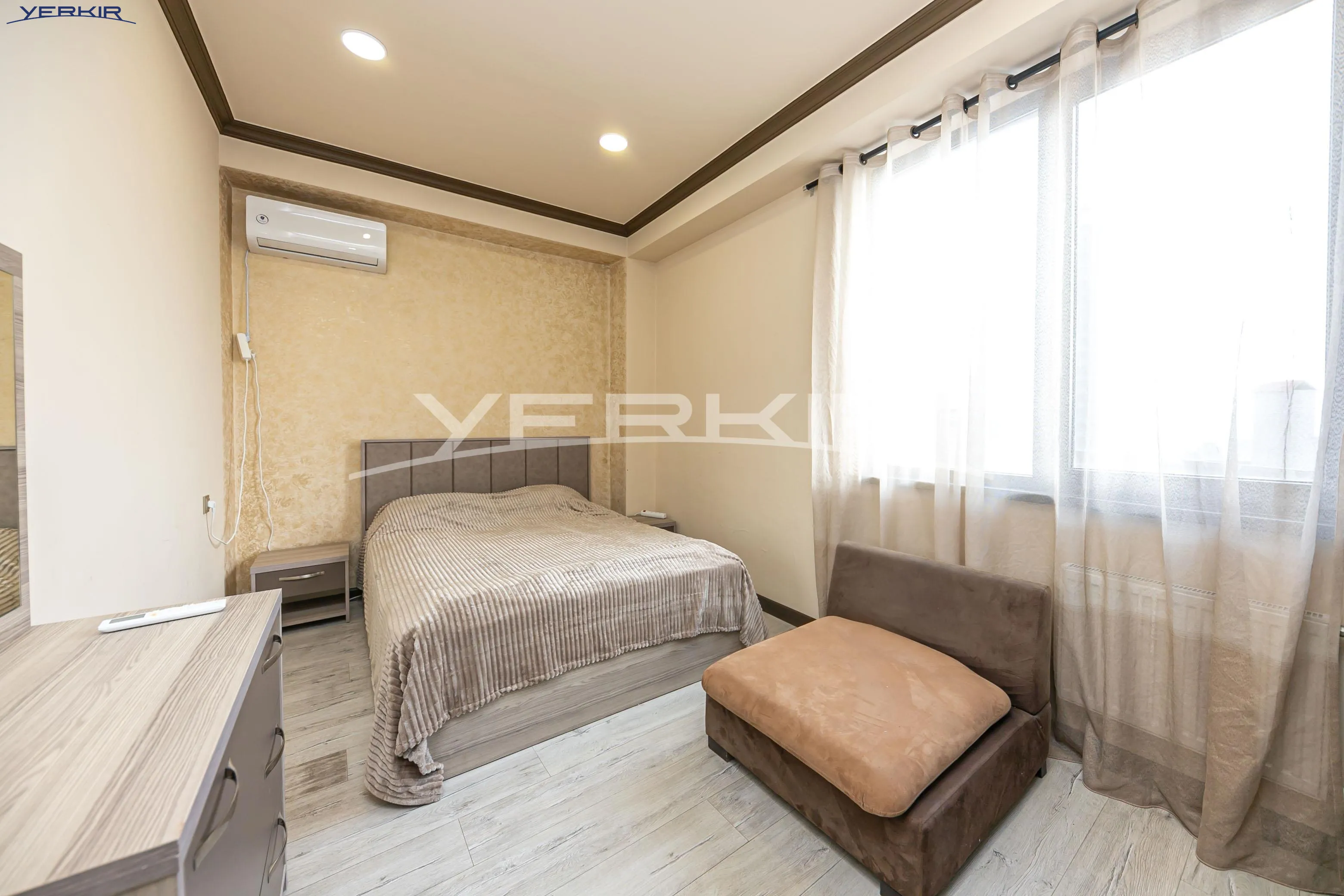 Բնակարաններ Կոդ` 10+3701349