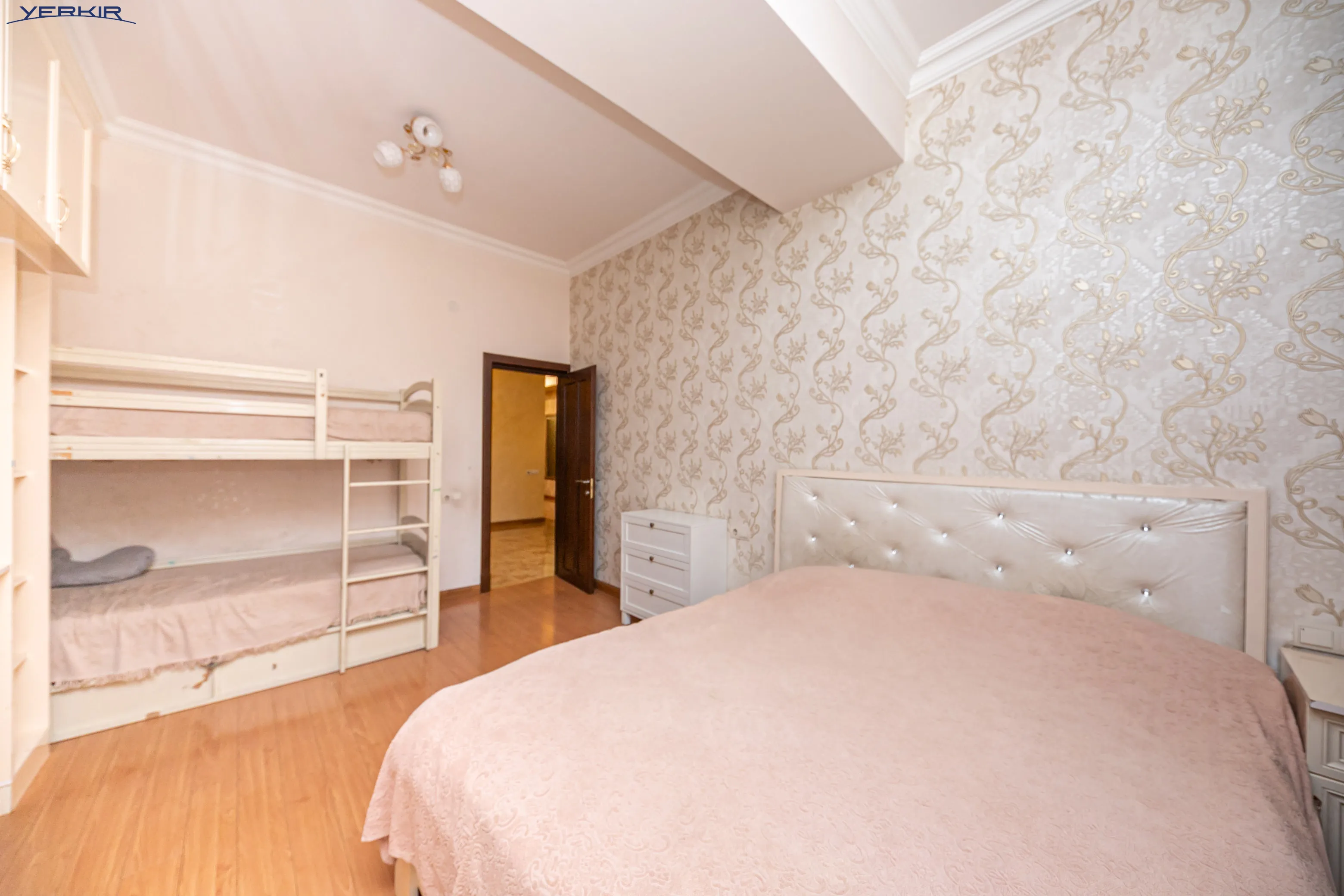 Բնակարաններ Կոդ` 10+3471951