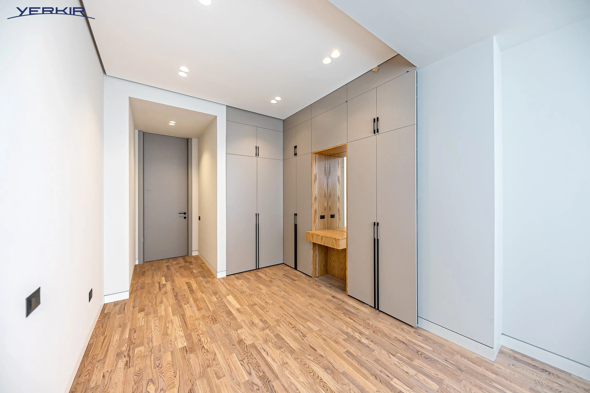 Apartments Code: 9+319324