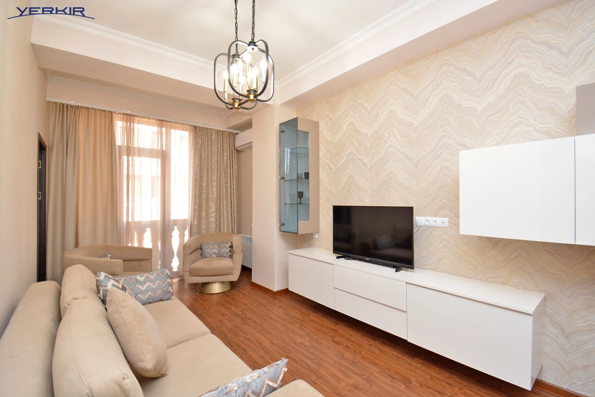 Apartments Code: 9+218265