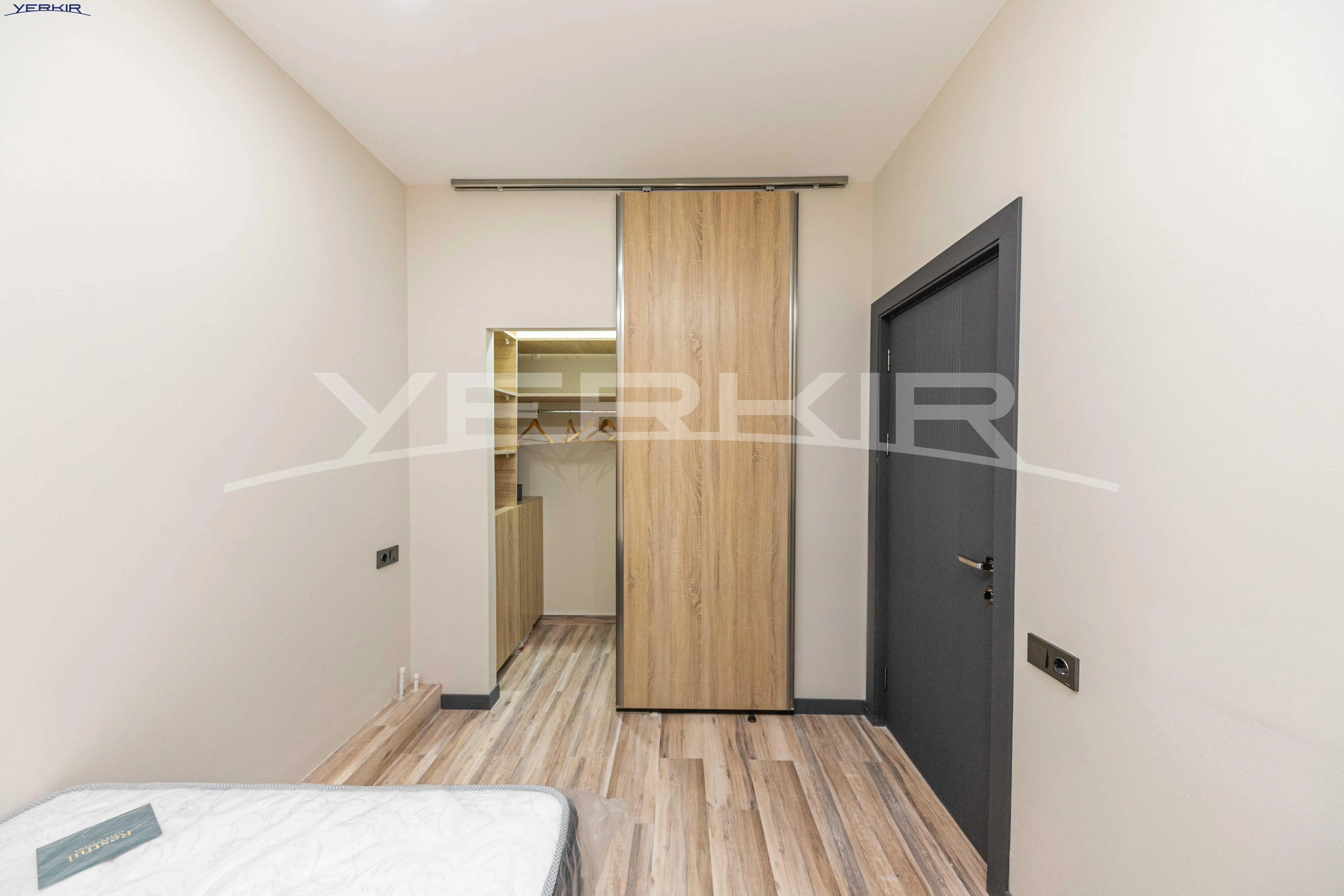 Apartments Code: 10+3921351