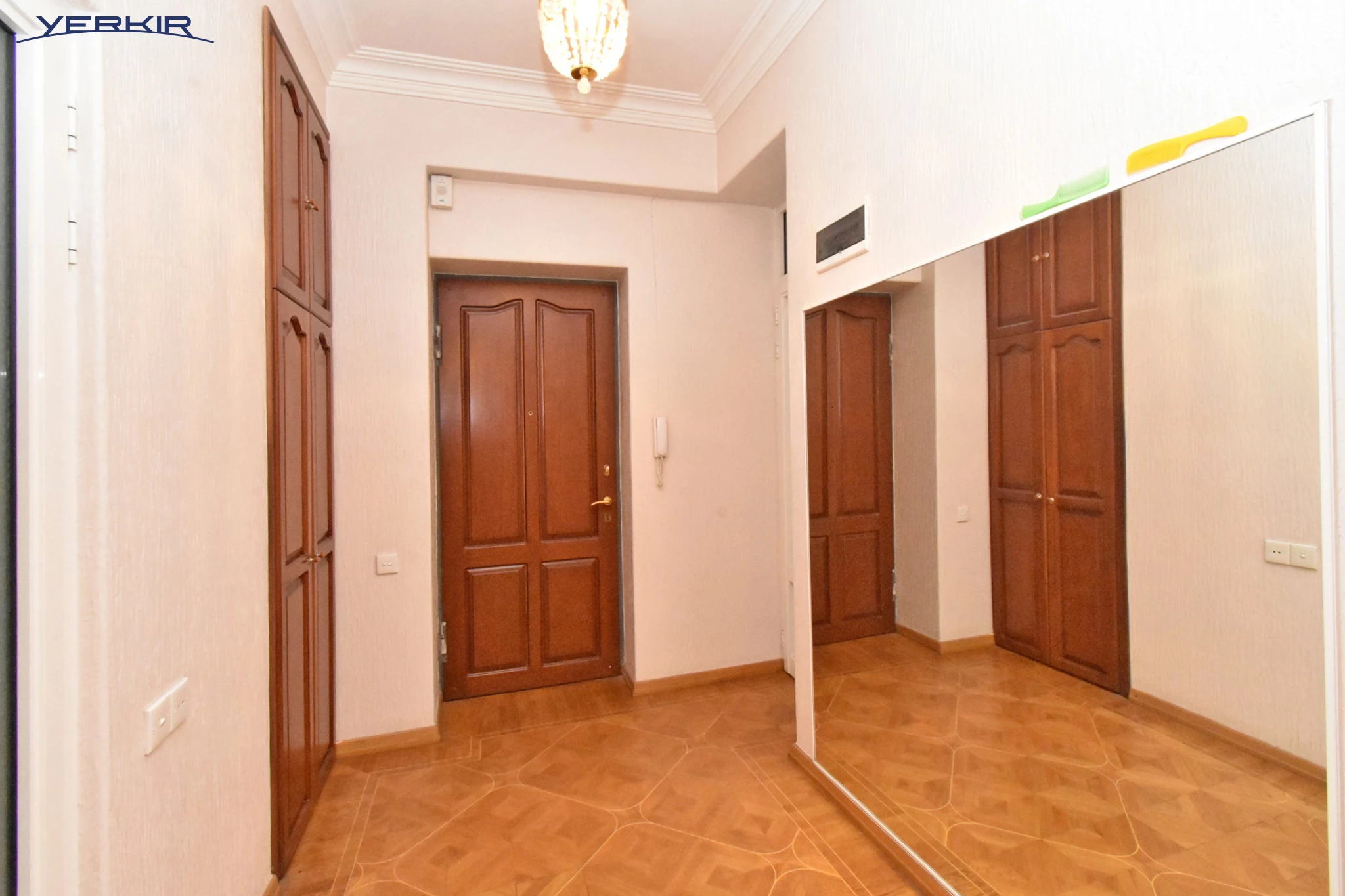 Բնակարաններ Կոդ` 5+821260