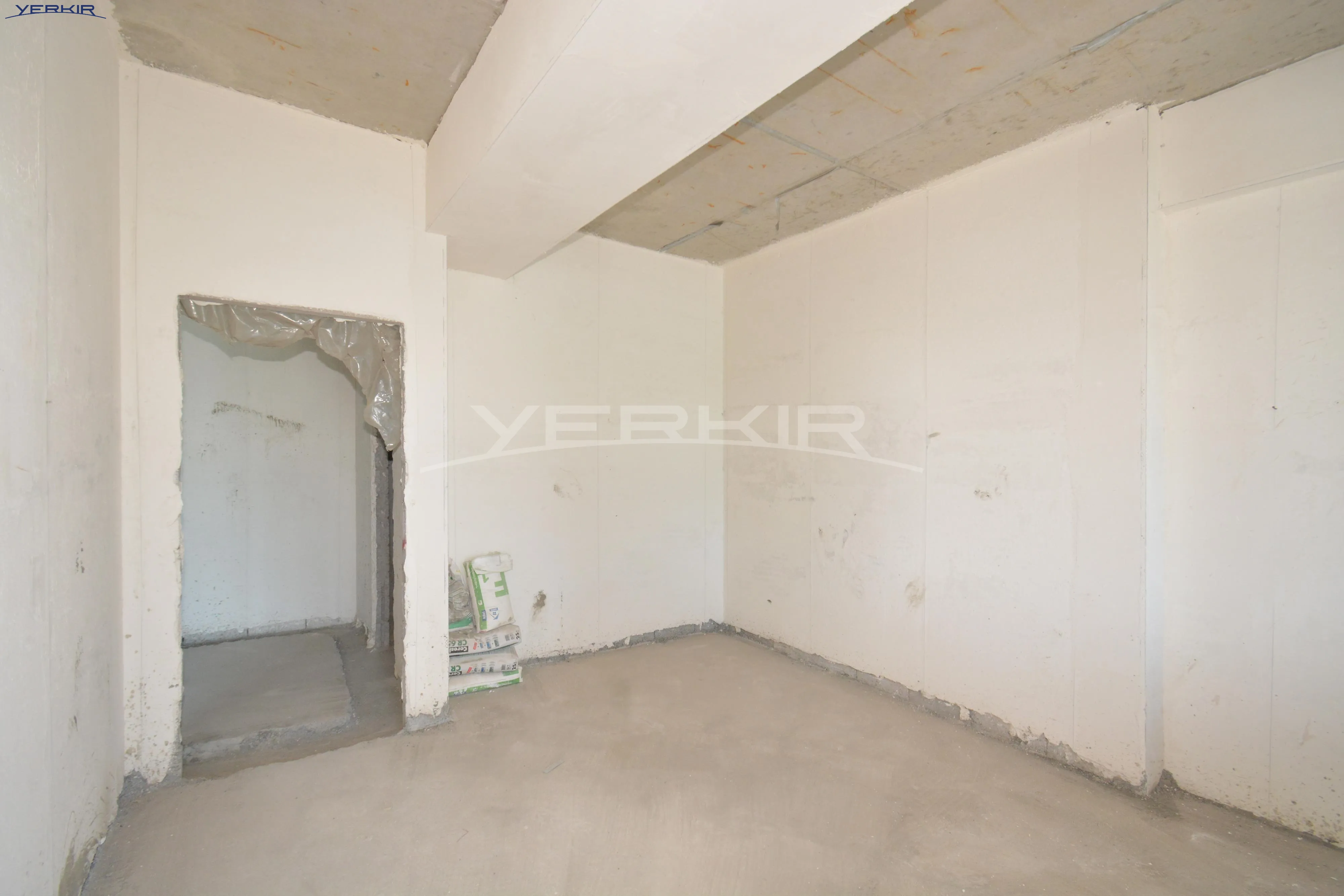 Apartments Code: 9+3341311