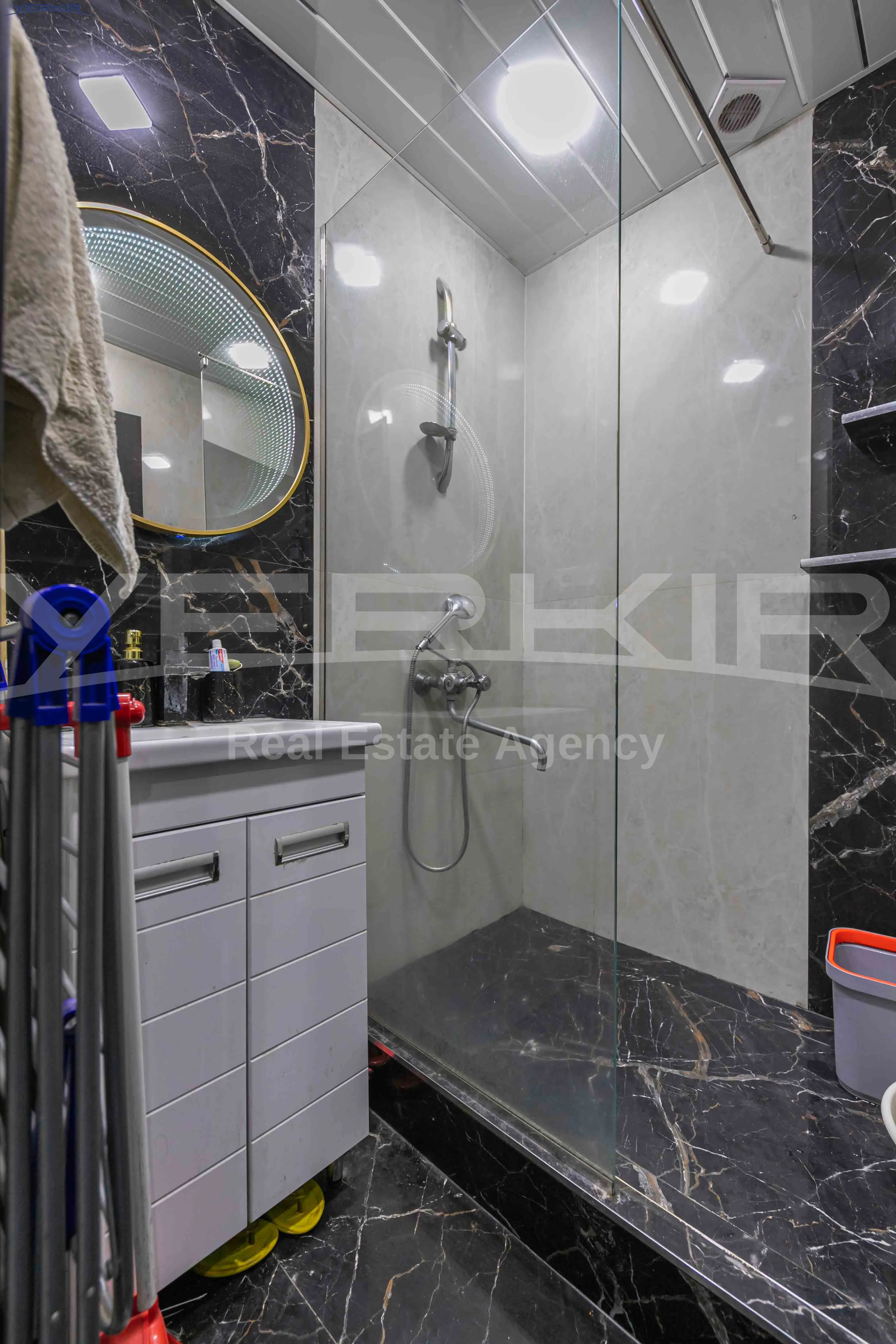 Apartments Code: 5+2270137