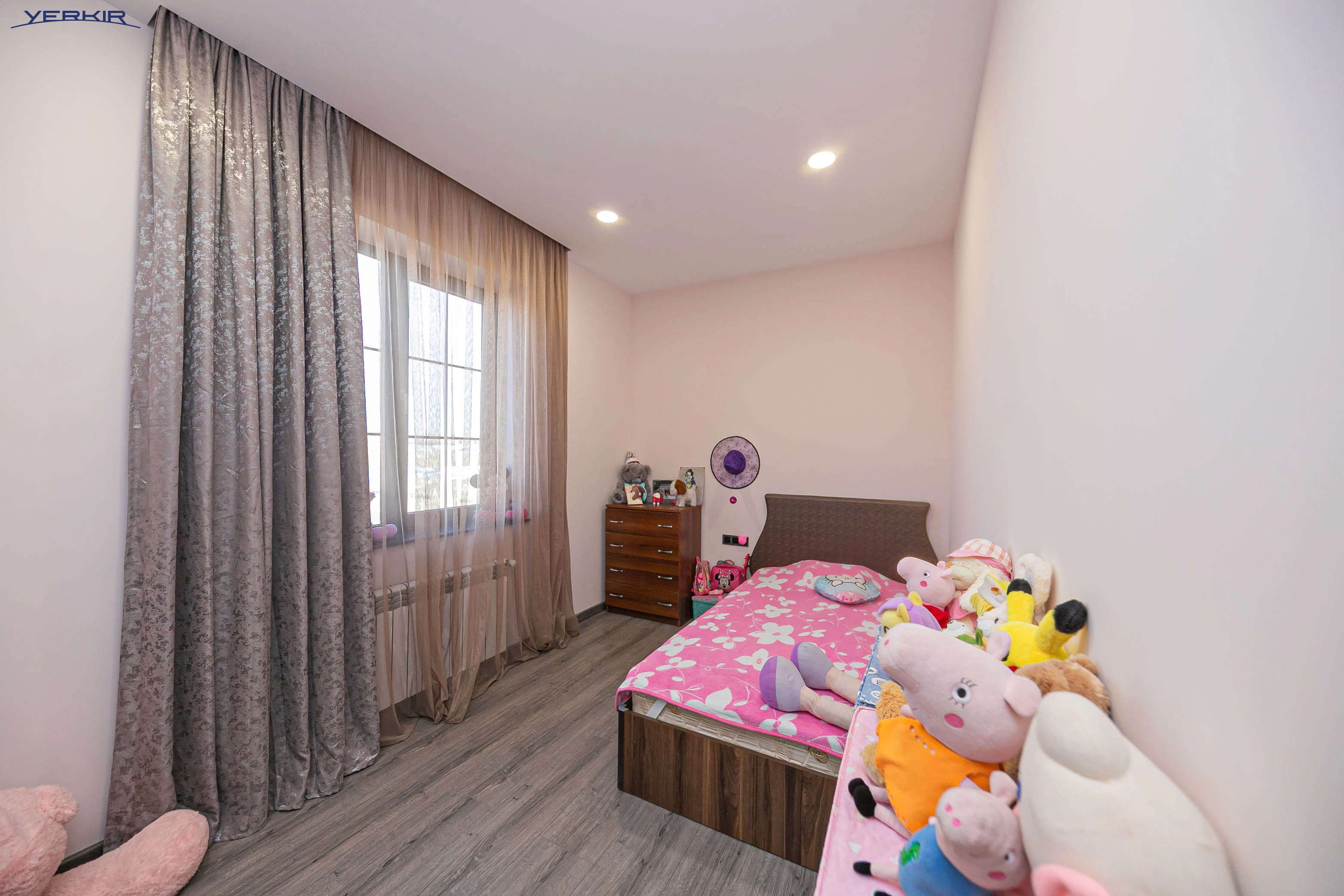 Առանձնատներ Կոդ` 10+521157