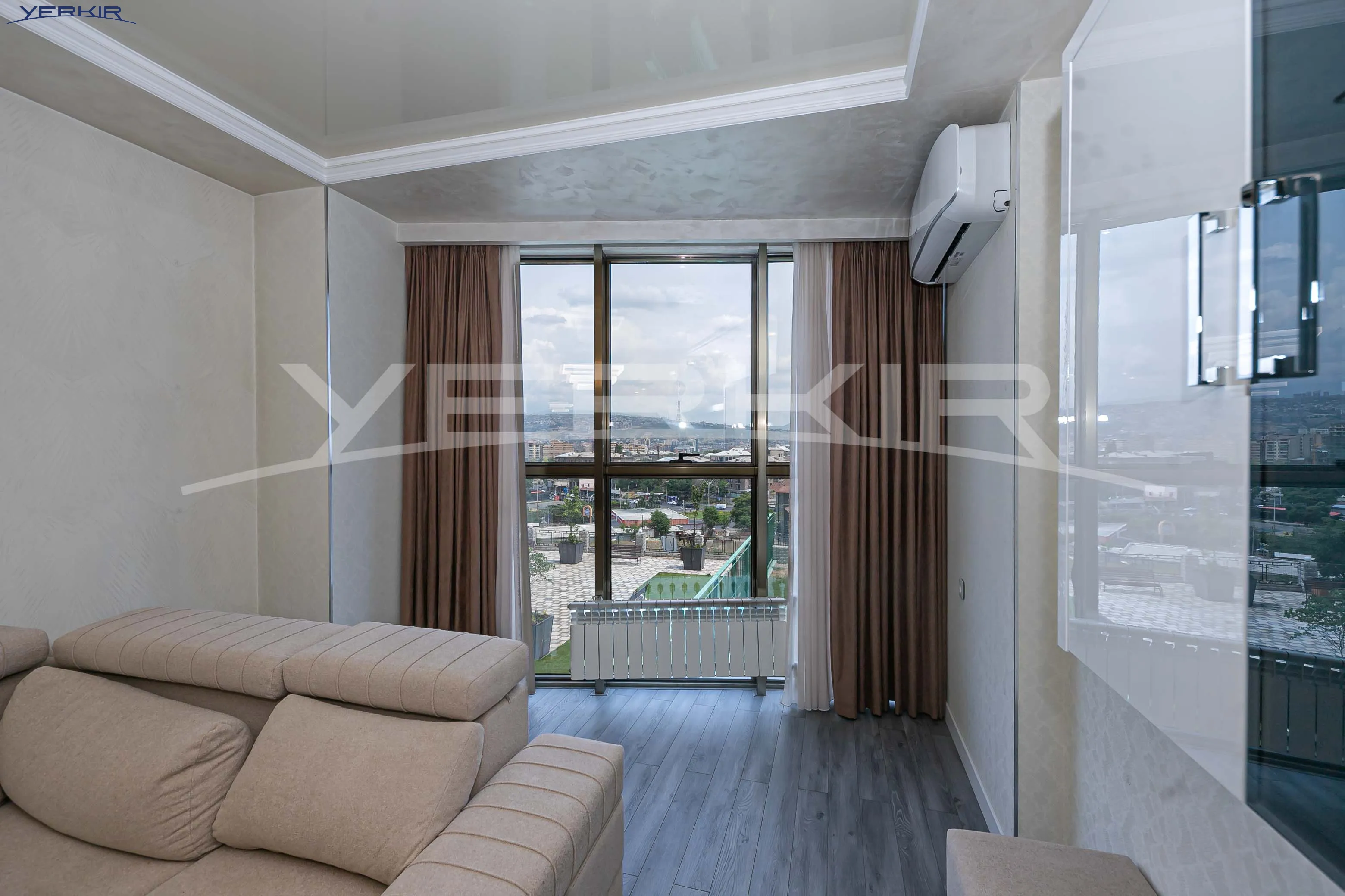 Apartments Code: 10+2972980