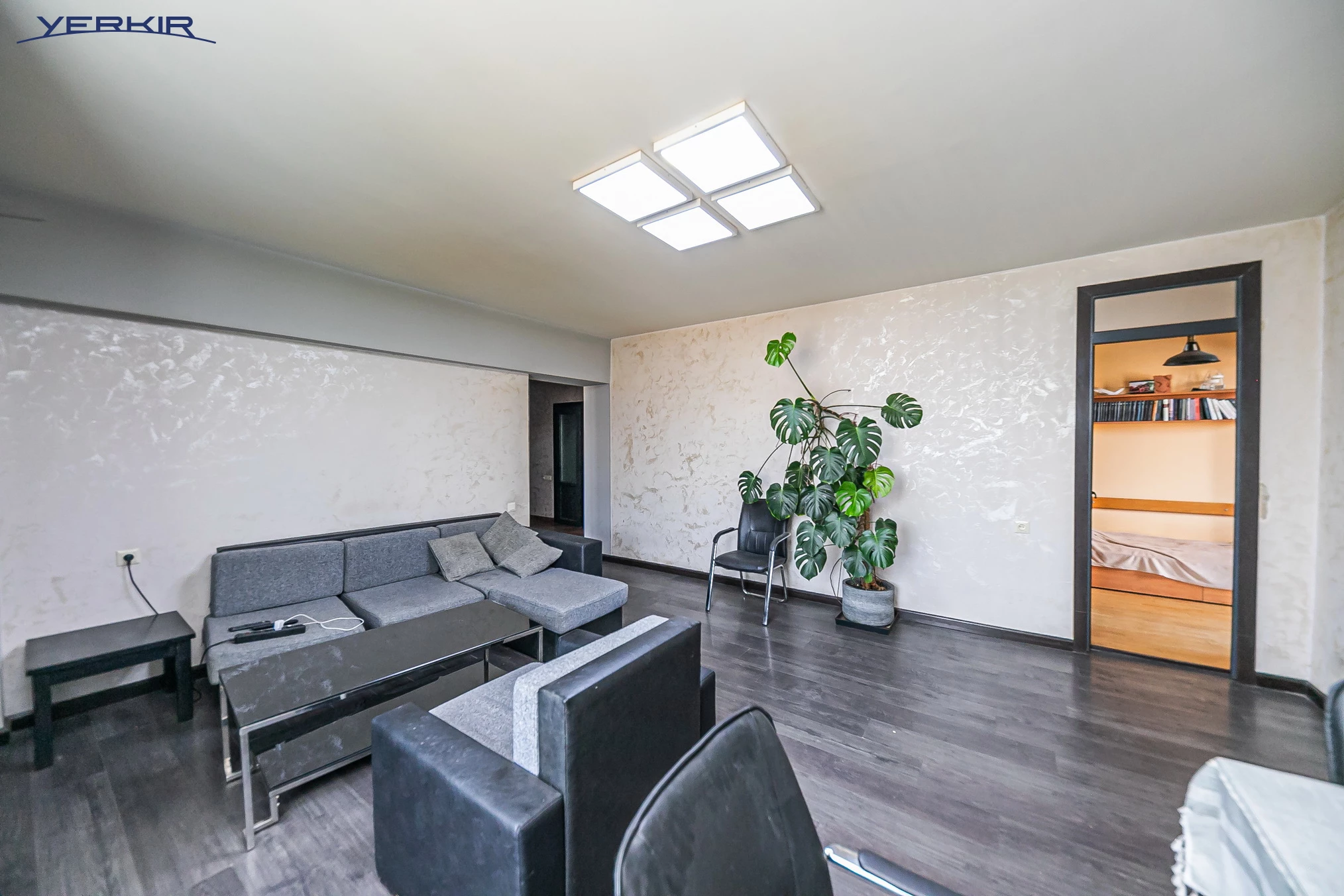 Բնակարաններ Կոդ` 10+218988