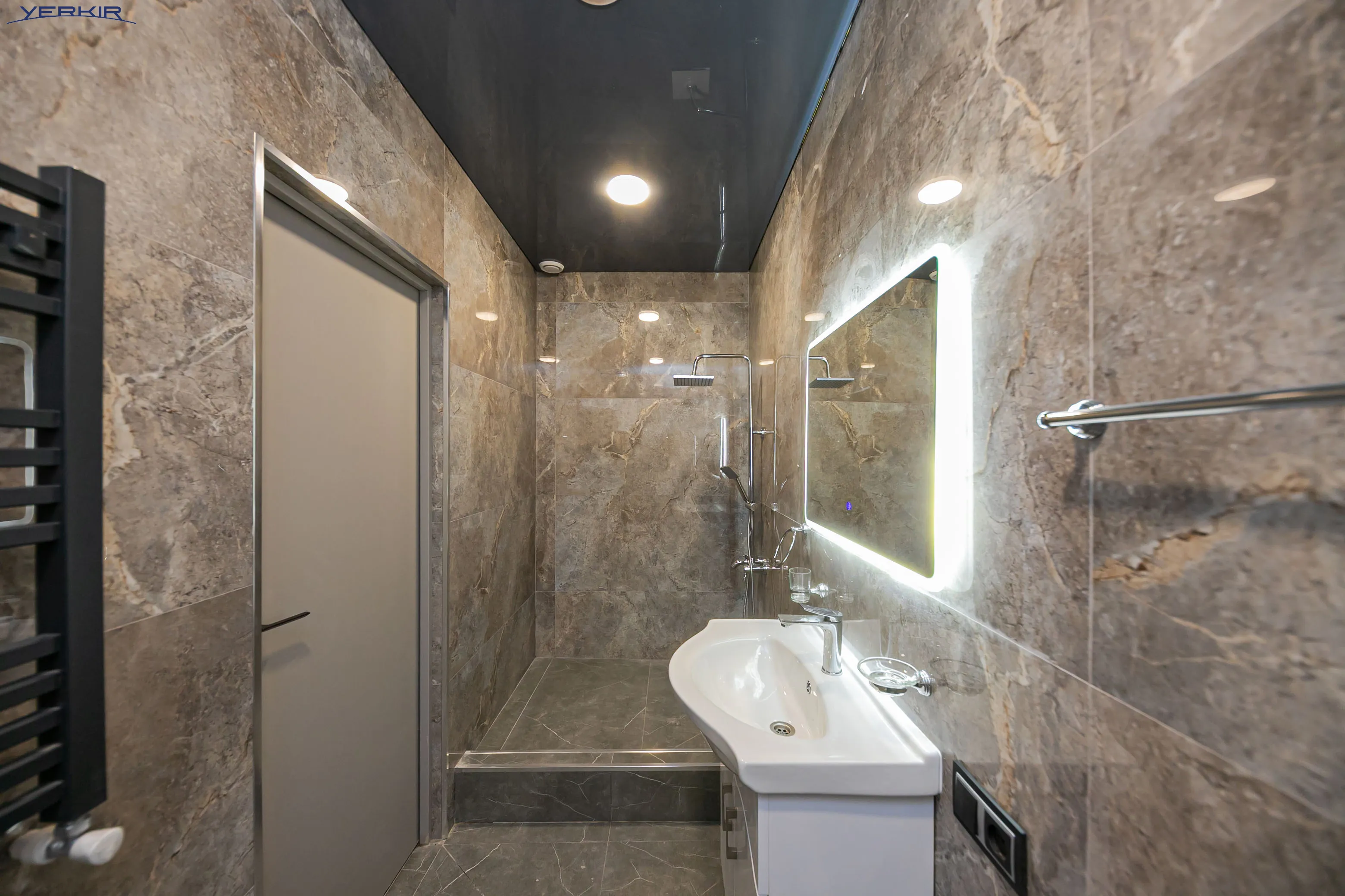 Apartments Code: 9+2676415