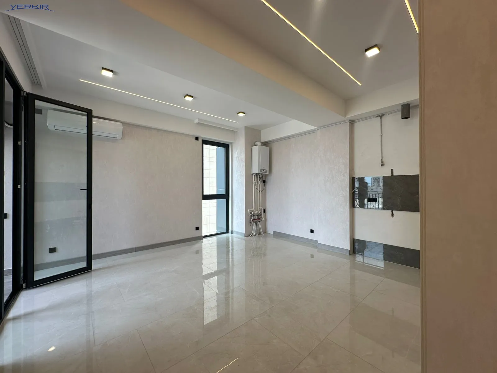 Apartments Code: 9+3768613