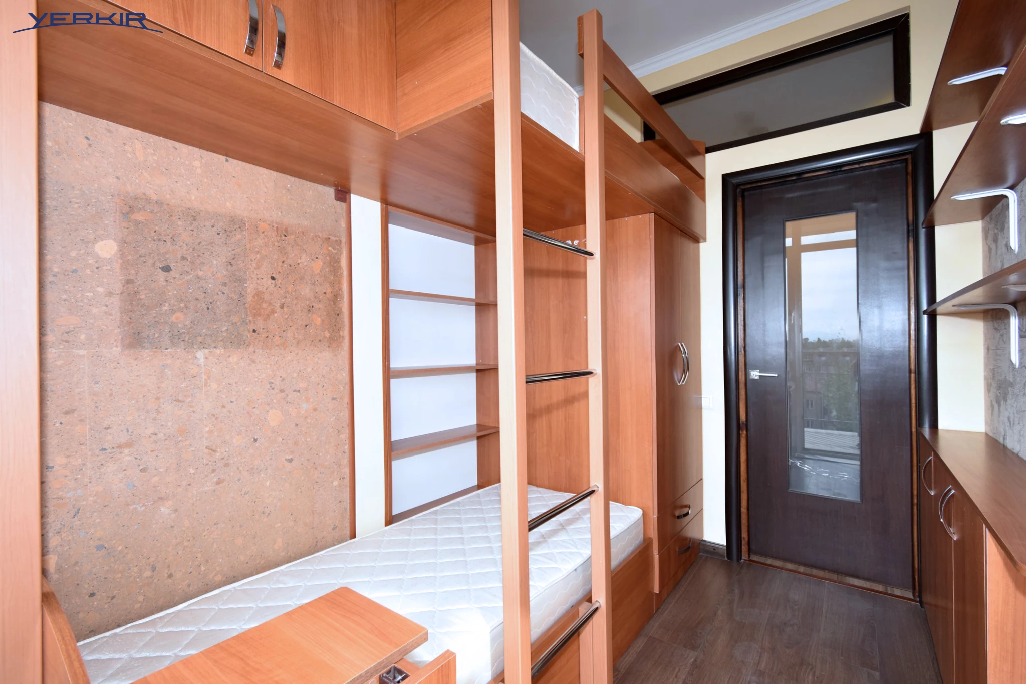 Apartments Code: 10+317820