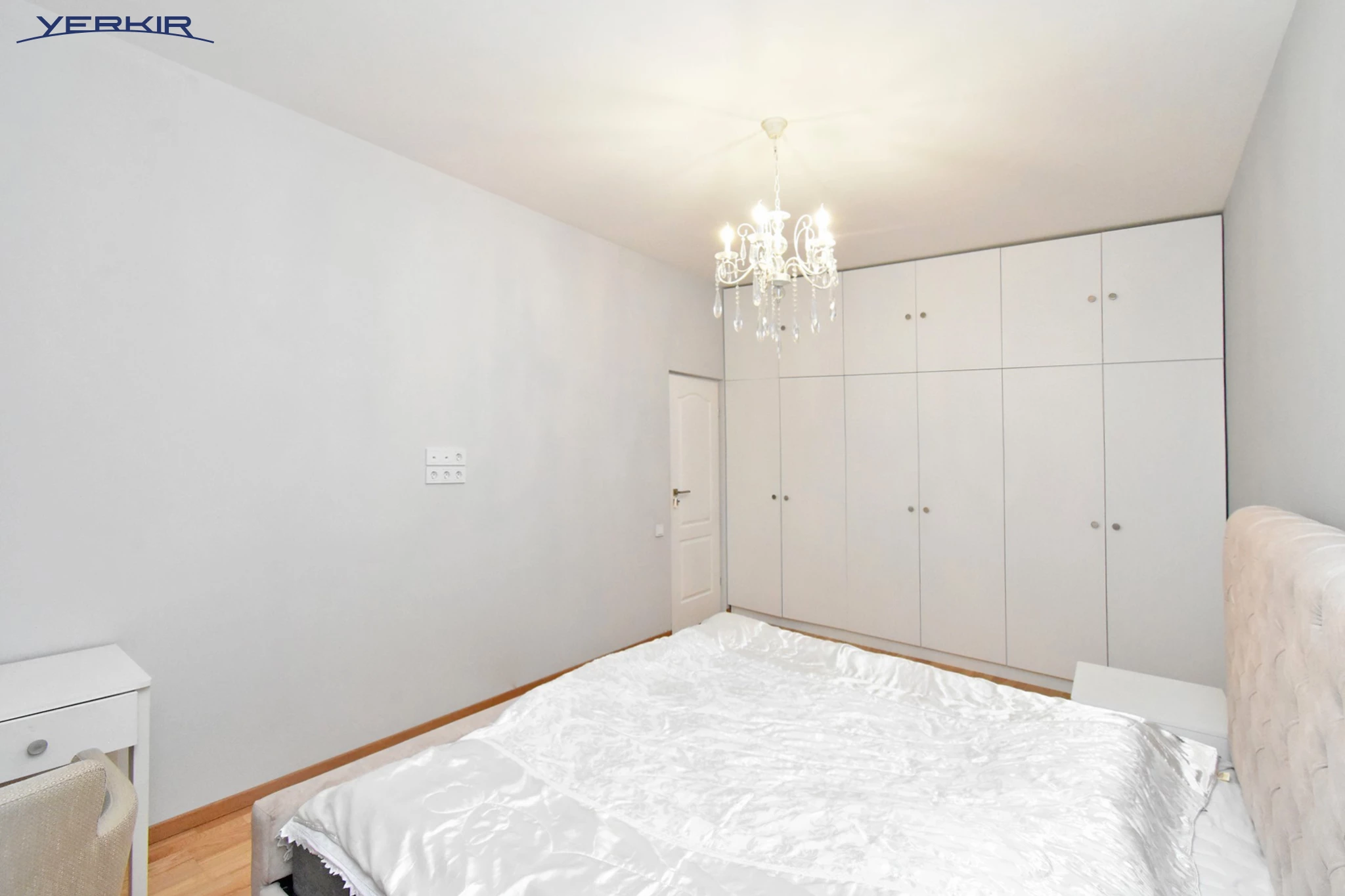 Apartments Code: 5+421138