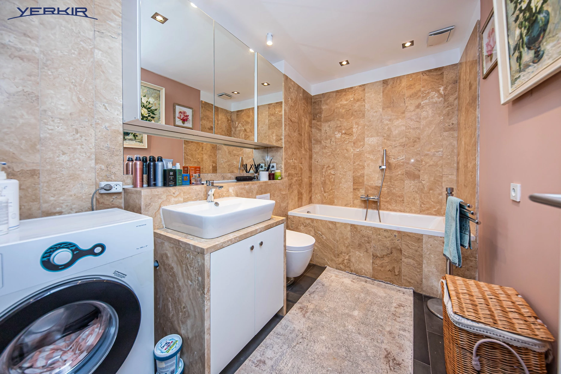 Apartments Code: 10+414072