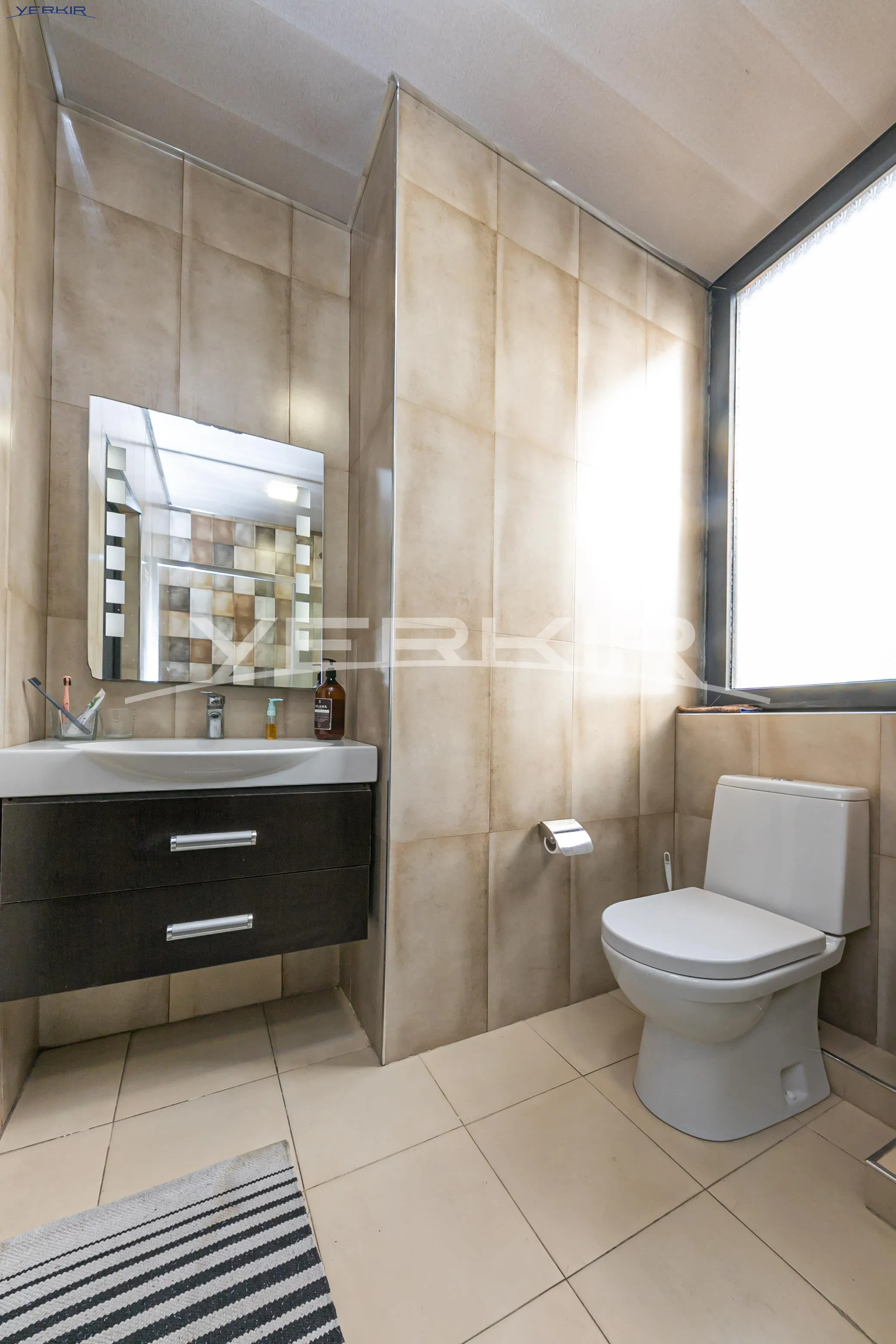 Apartments Code: 10+3701349