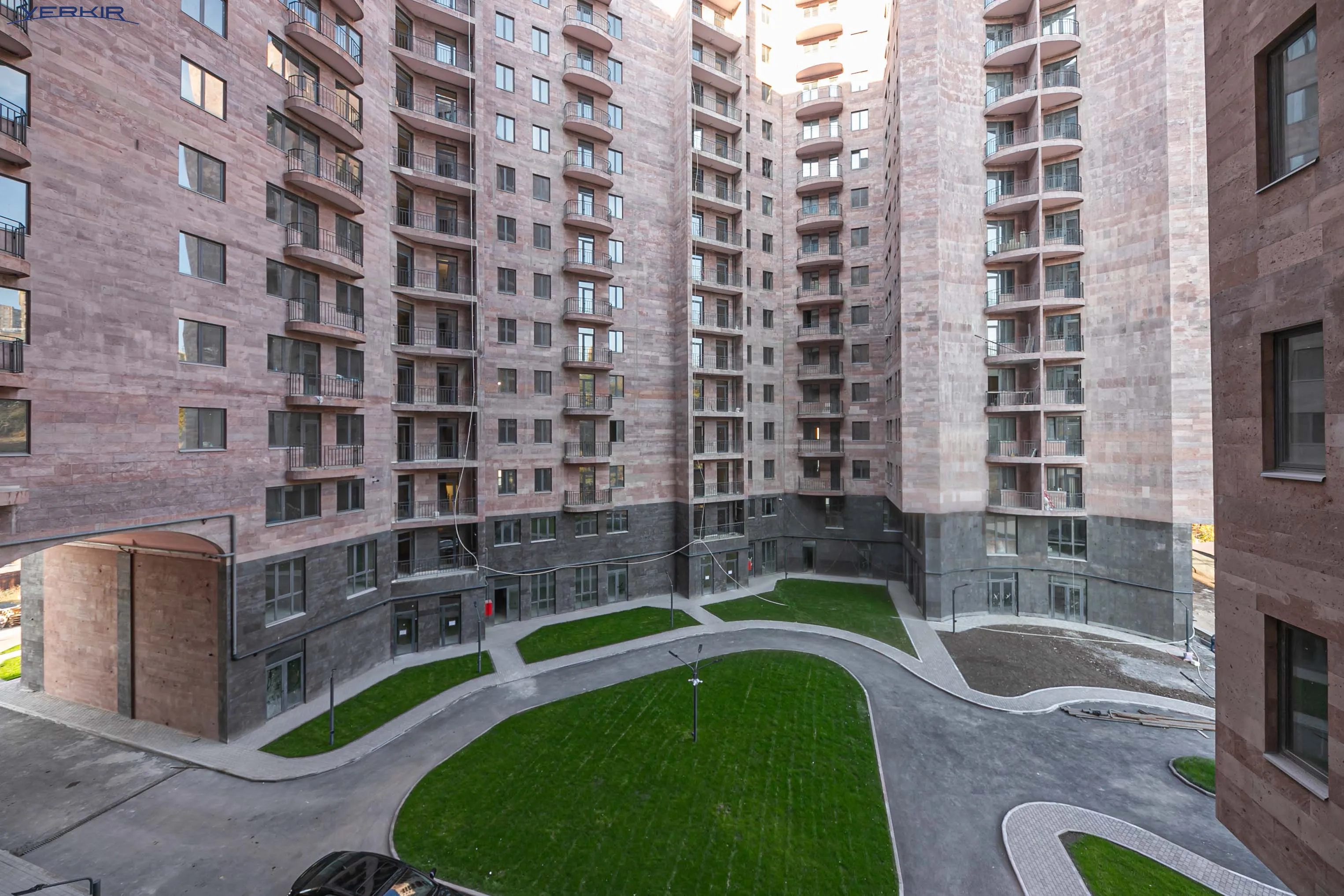 Apartments Code: 5+4194471
