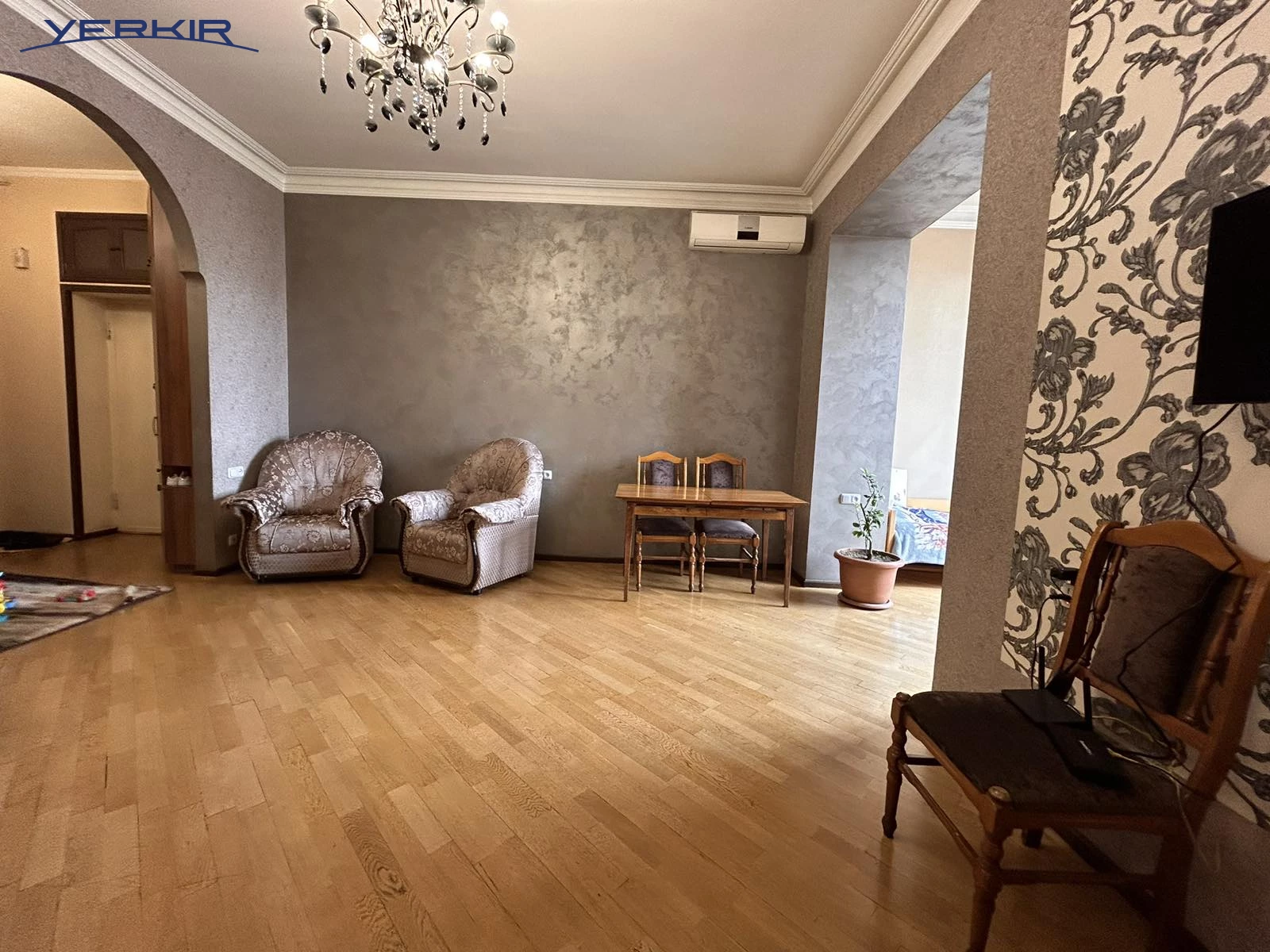 Apartments Code: 5+208681