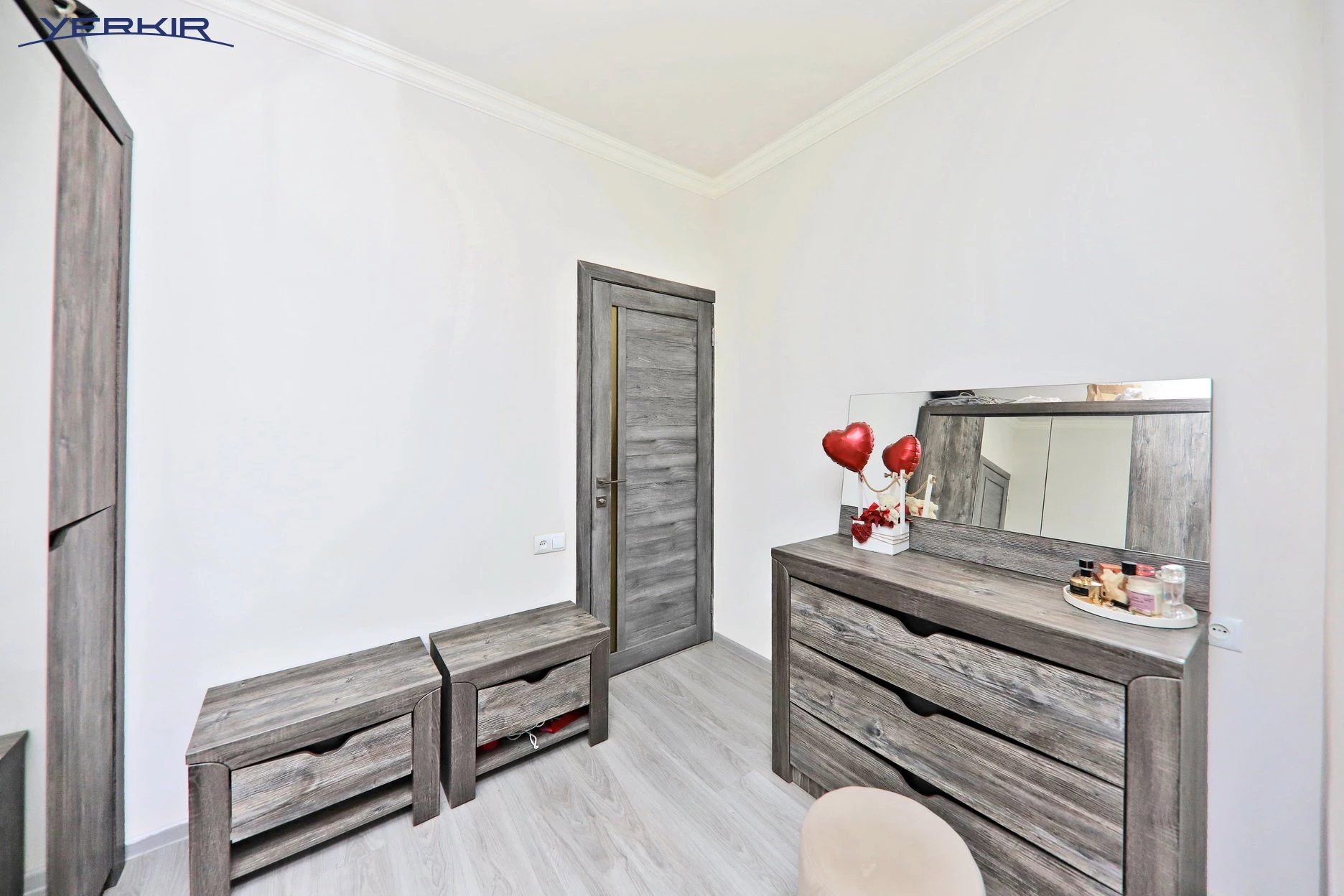 Apartments Code: 9+118244