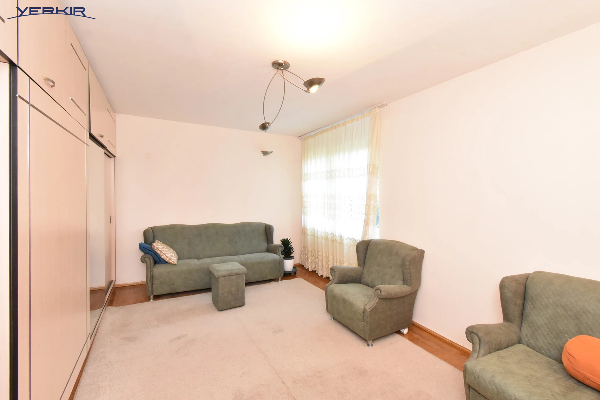 Apartments Code: 5+319422