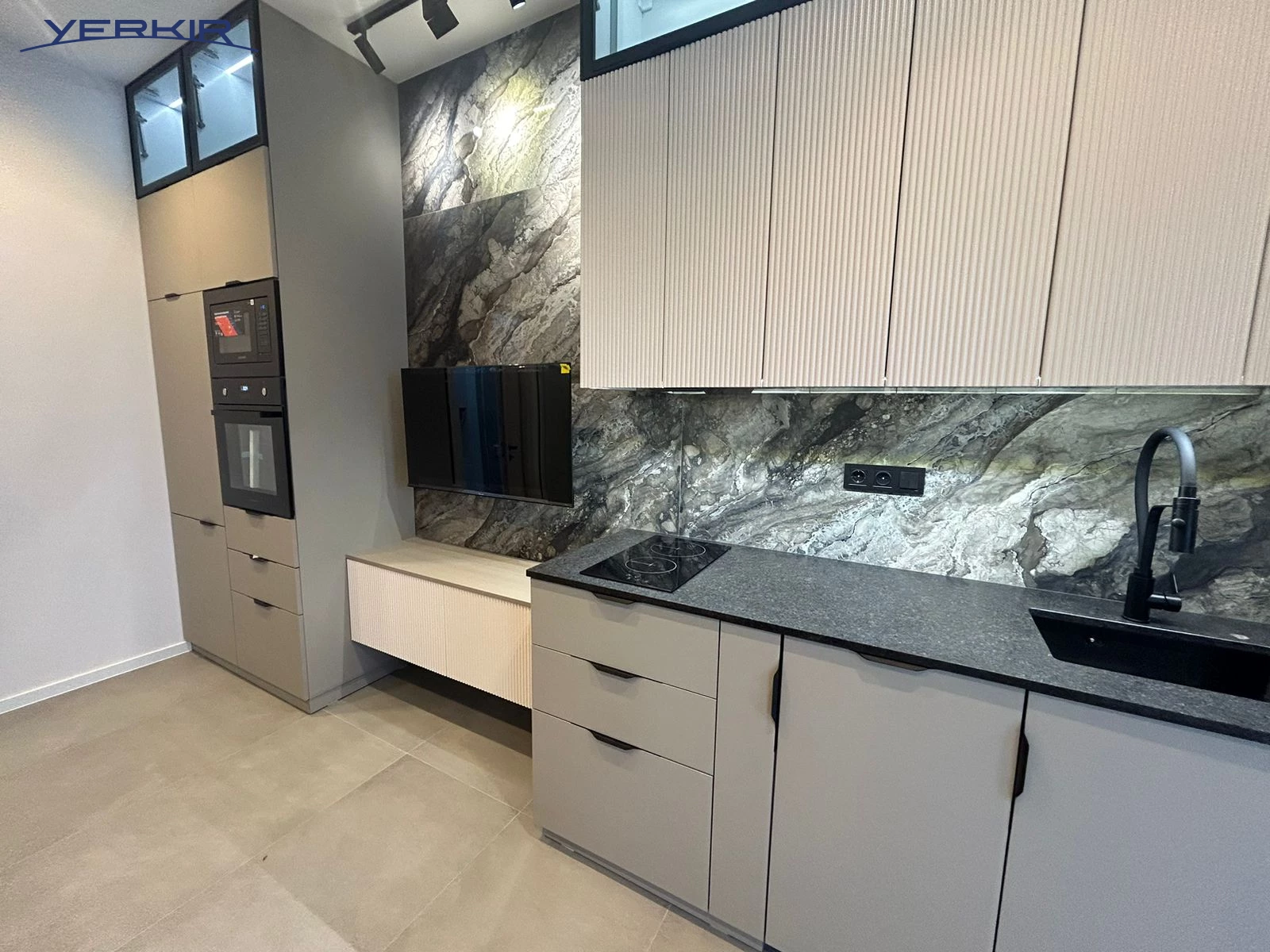 Apartments Code: 9+1885476