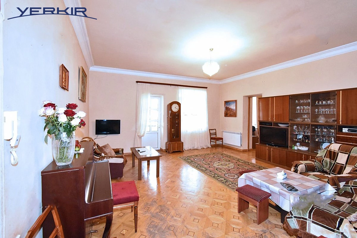 Apartments Code: 10+308330