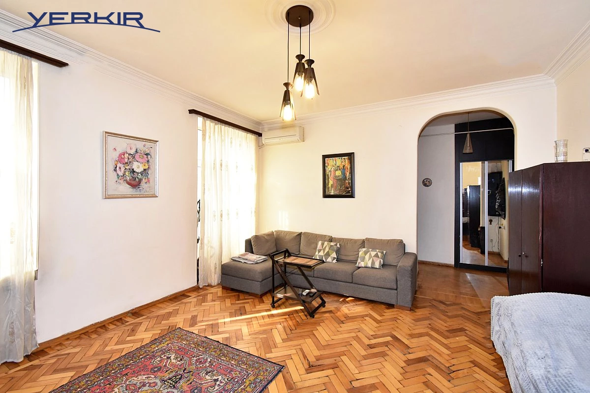 Apartments Code: 5+116434