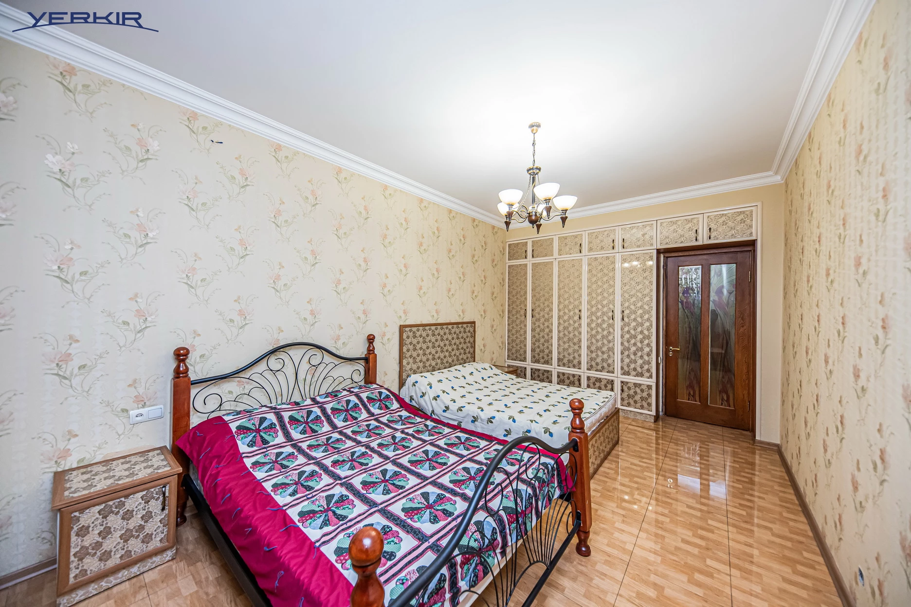 Apartments Code: 5+314879