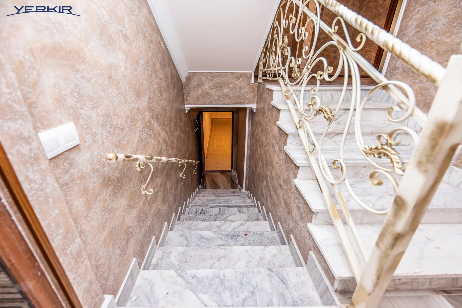 Առանձնատներ Կոդ` 10+512660