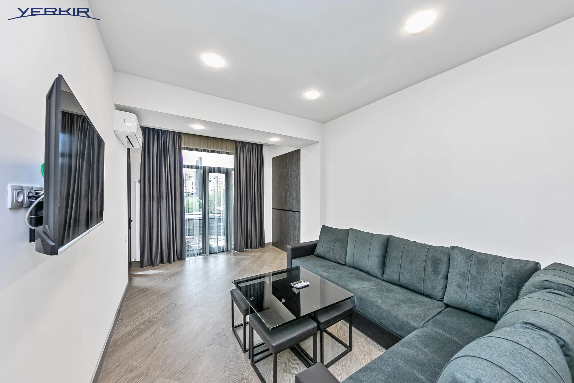 Բնակարաններ Կոդ` 5+216437