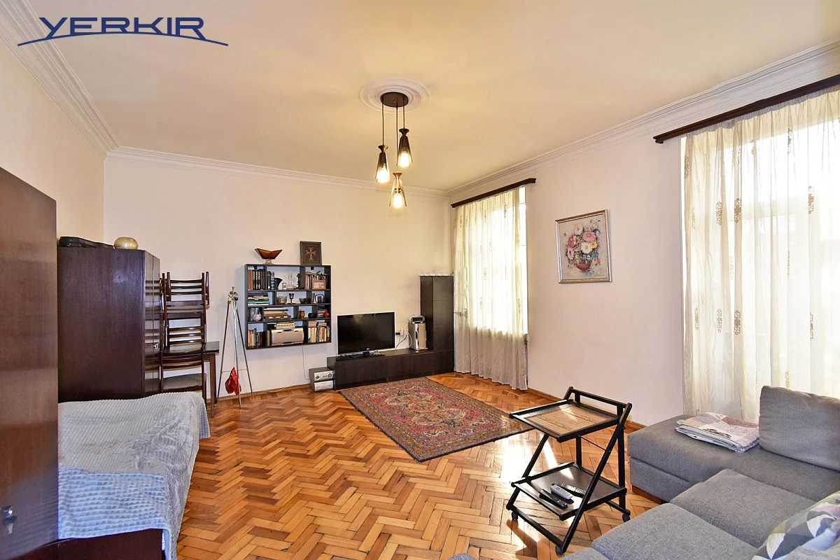 Apartments Code: 5+116434