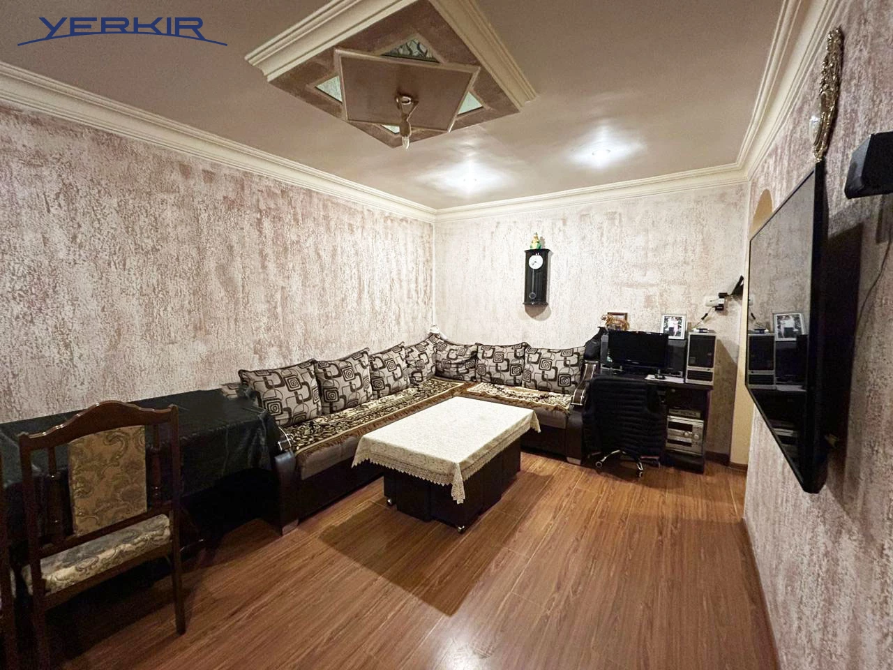 Apartments Code: 5+116327