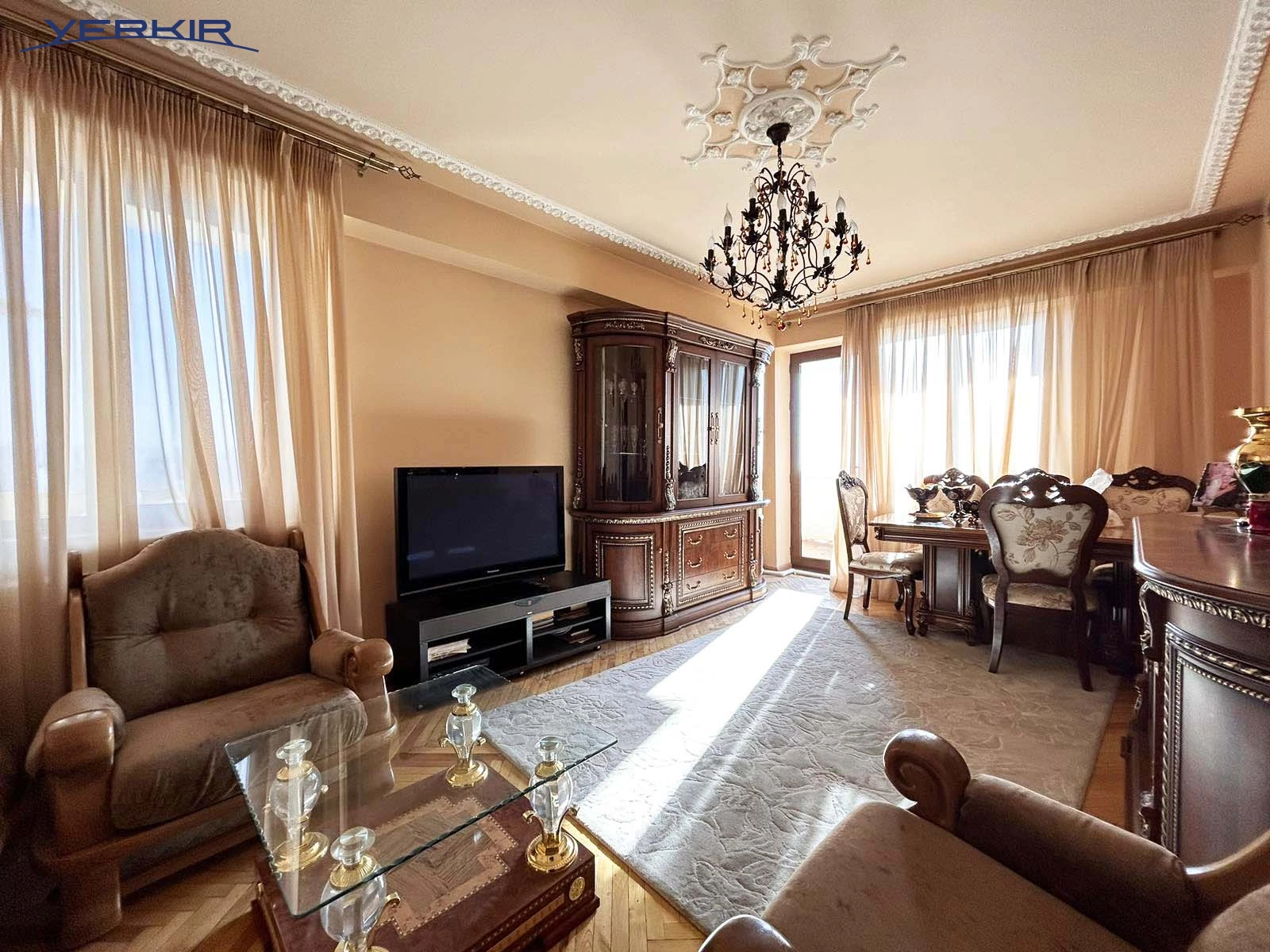 Apartments Code: 10+421337