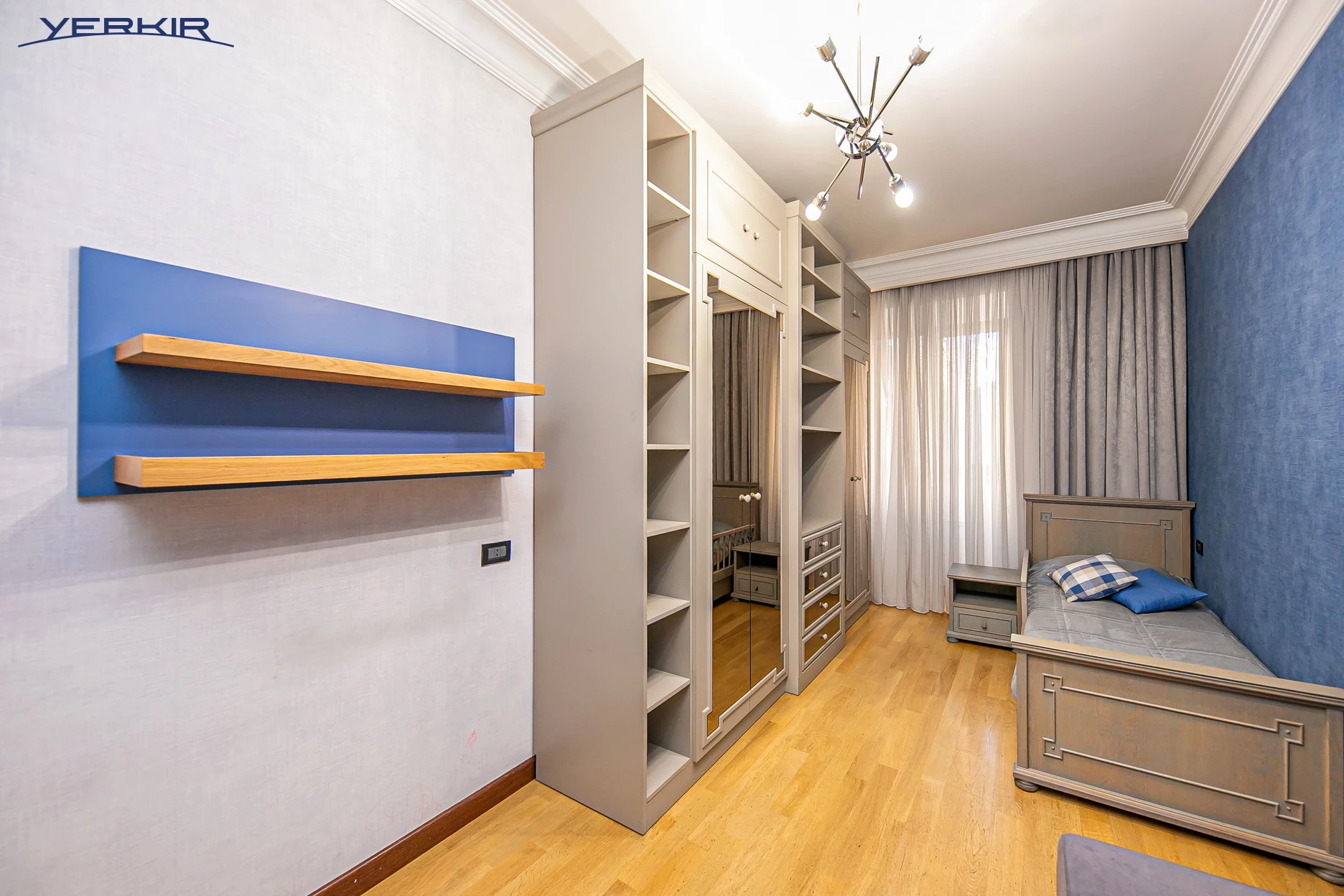 Apartments Code: 5+418185