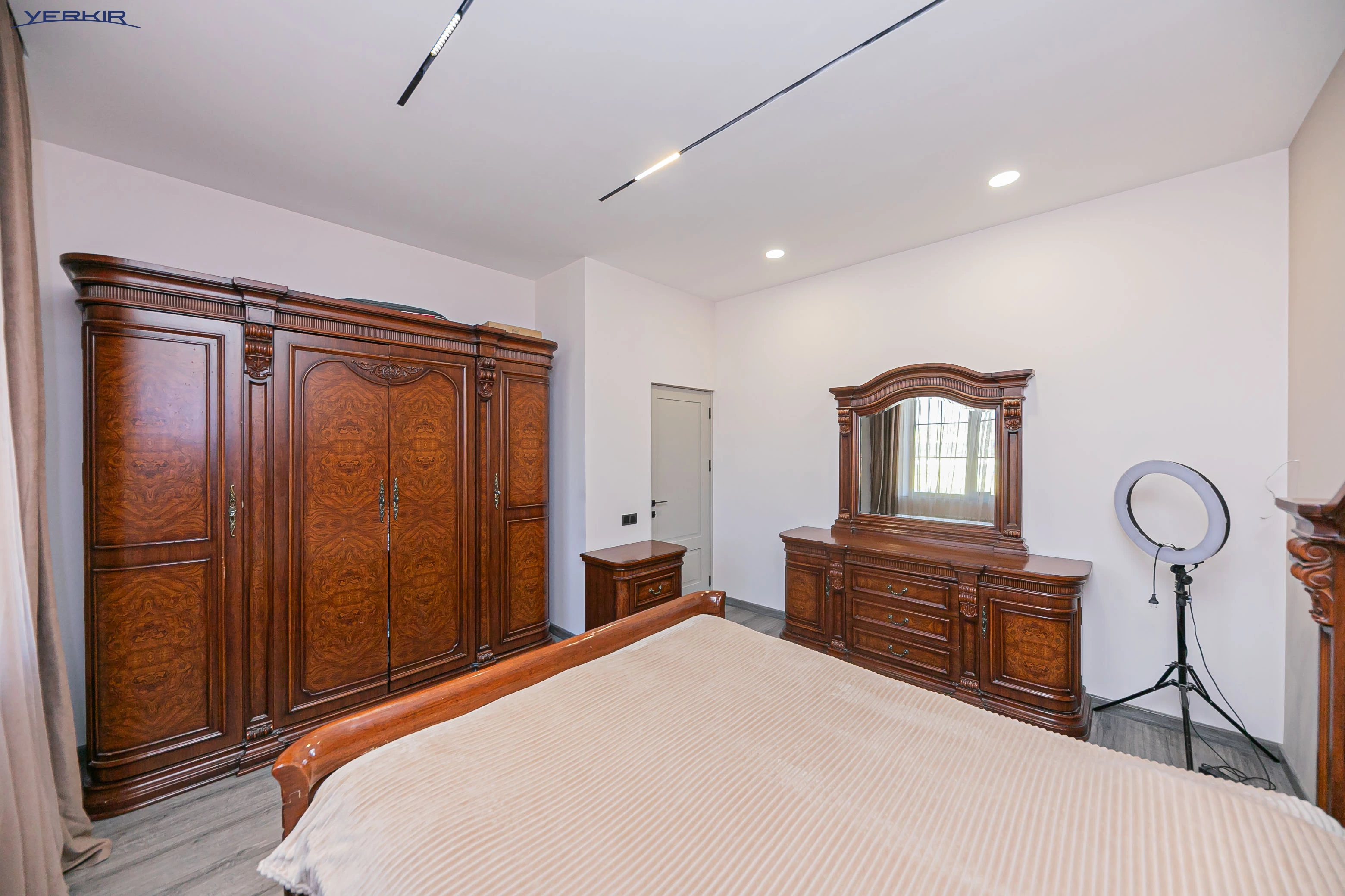 Առանձնատներ Կոդ` 10+521157