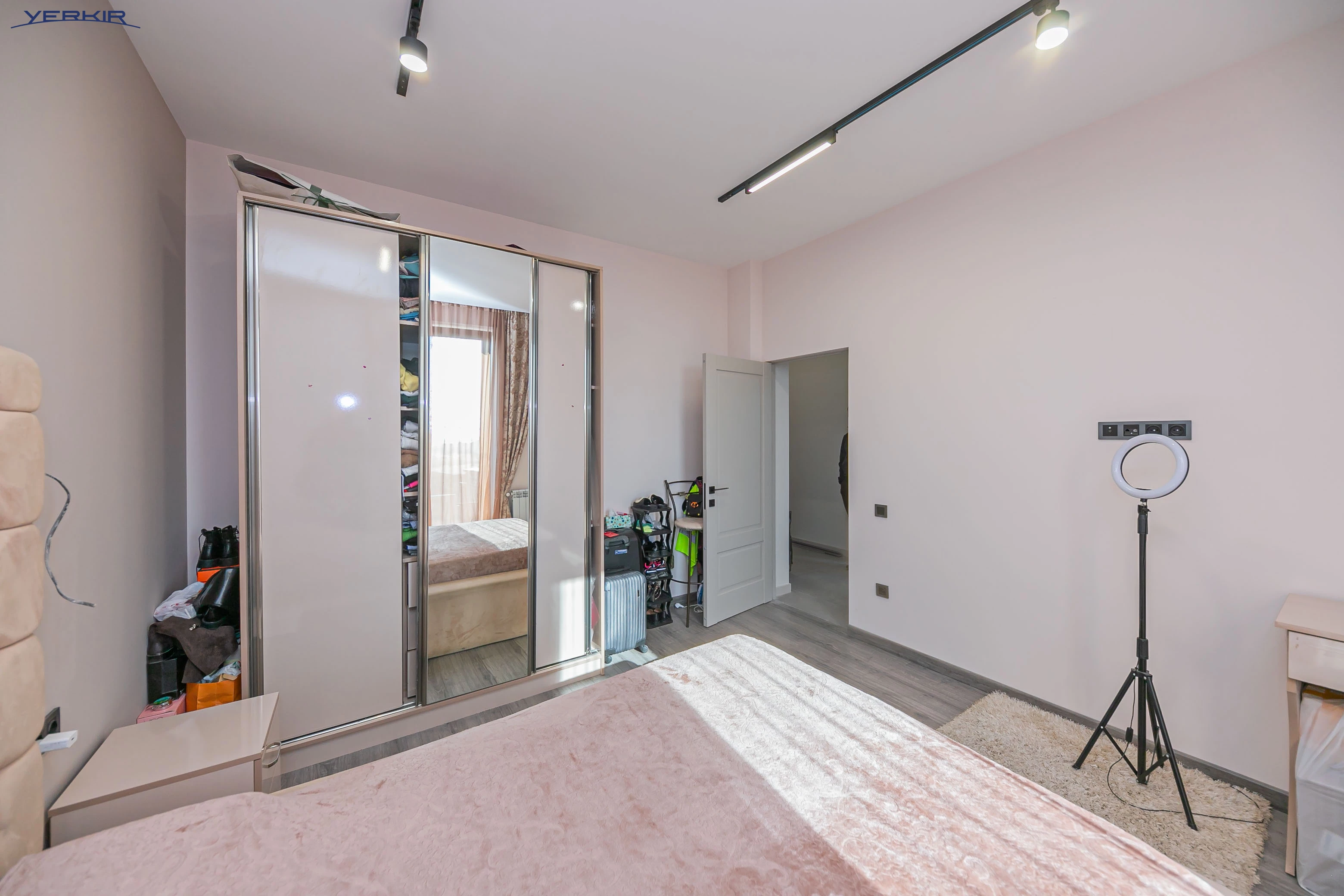 Առանձնատներ Կոդ` 10+521157