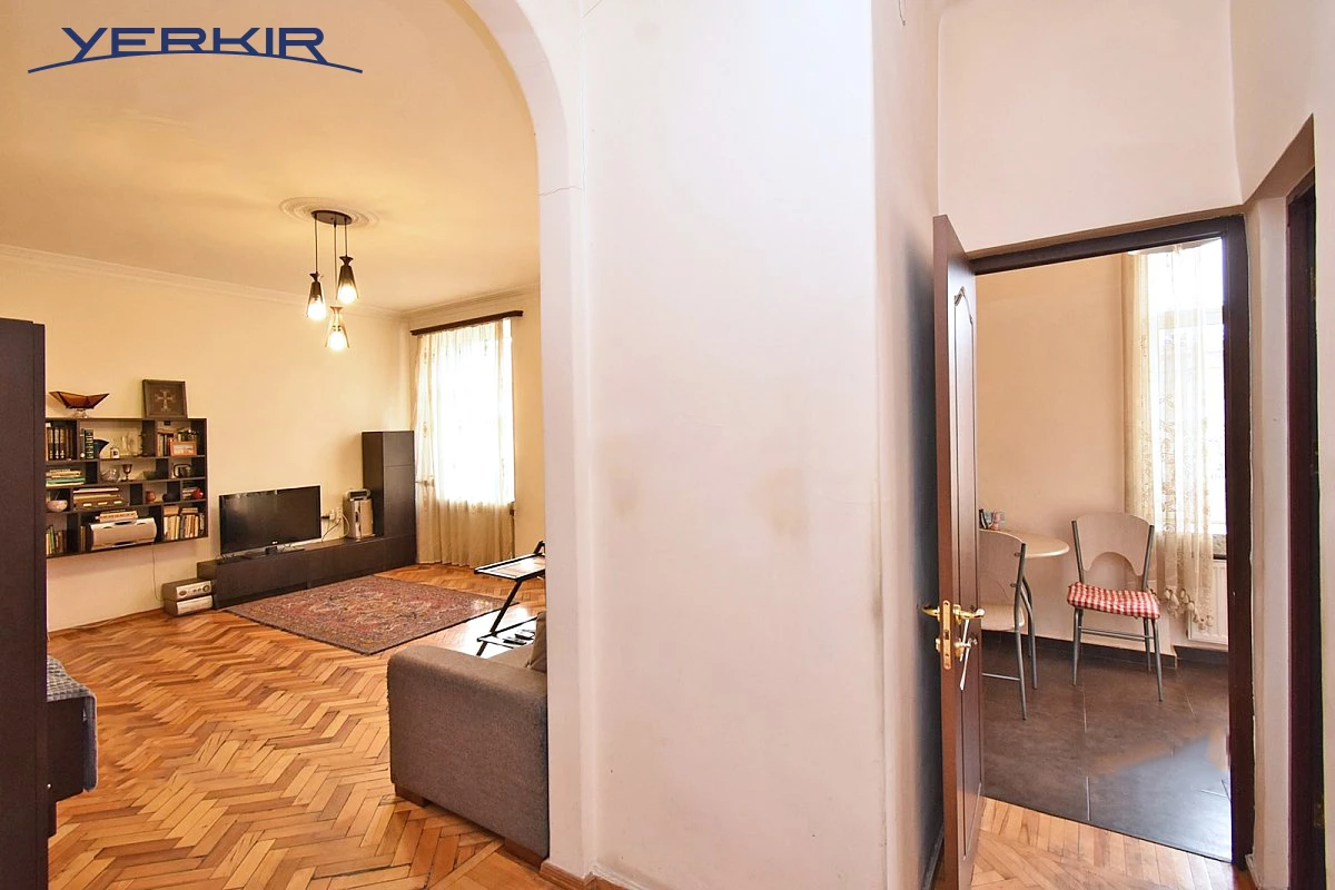 Apartments Code: 5+116434